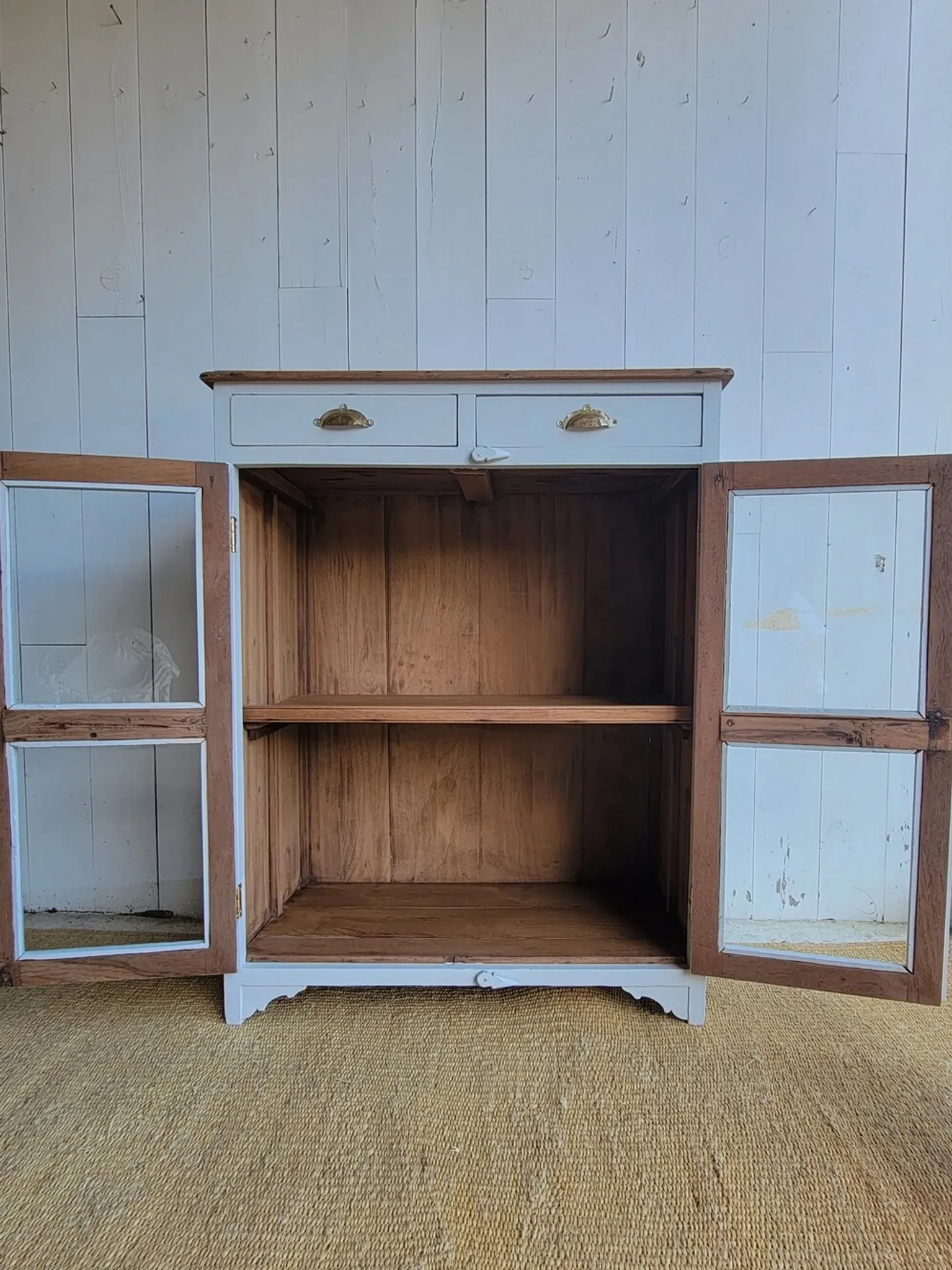 Buffet parisien ancien vitré