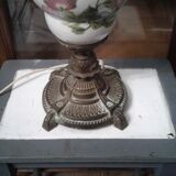 Sumptuous tulip glass lamp