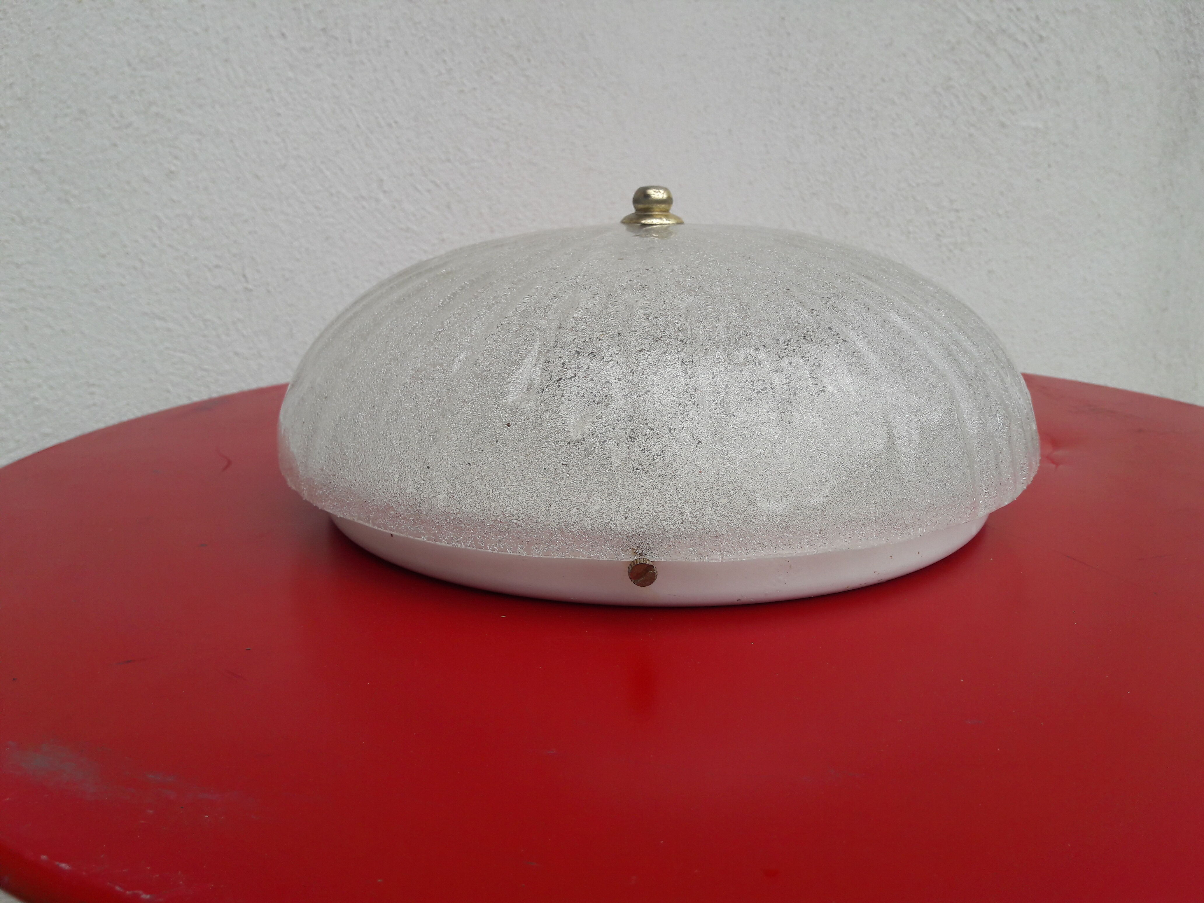 Round ceiling lamp in chiseled glass