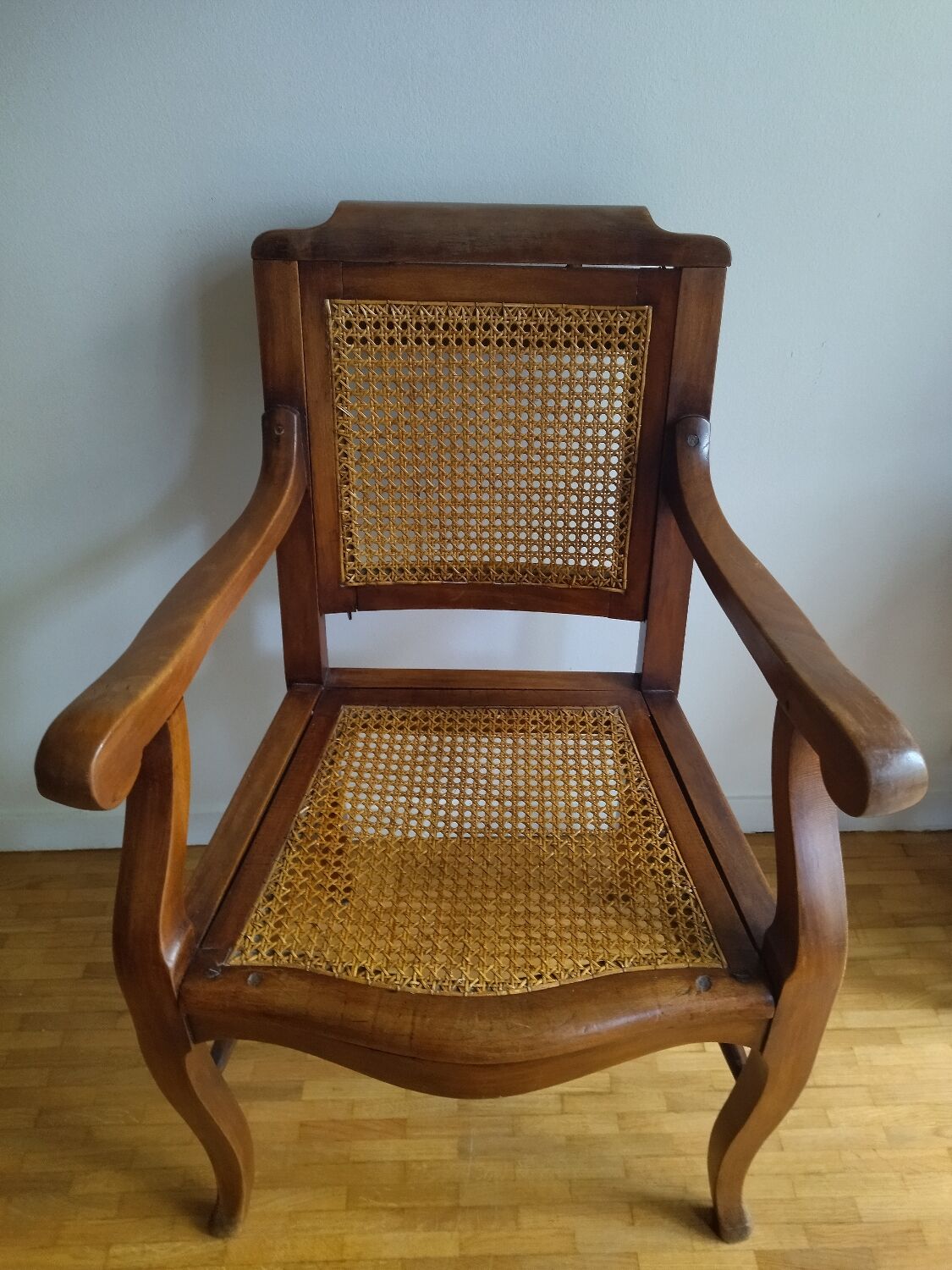 Fauteuil barbier noyer et canage Paris