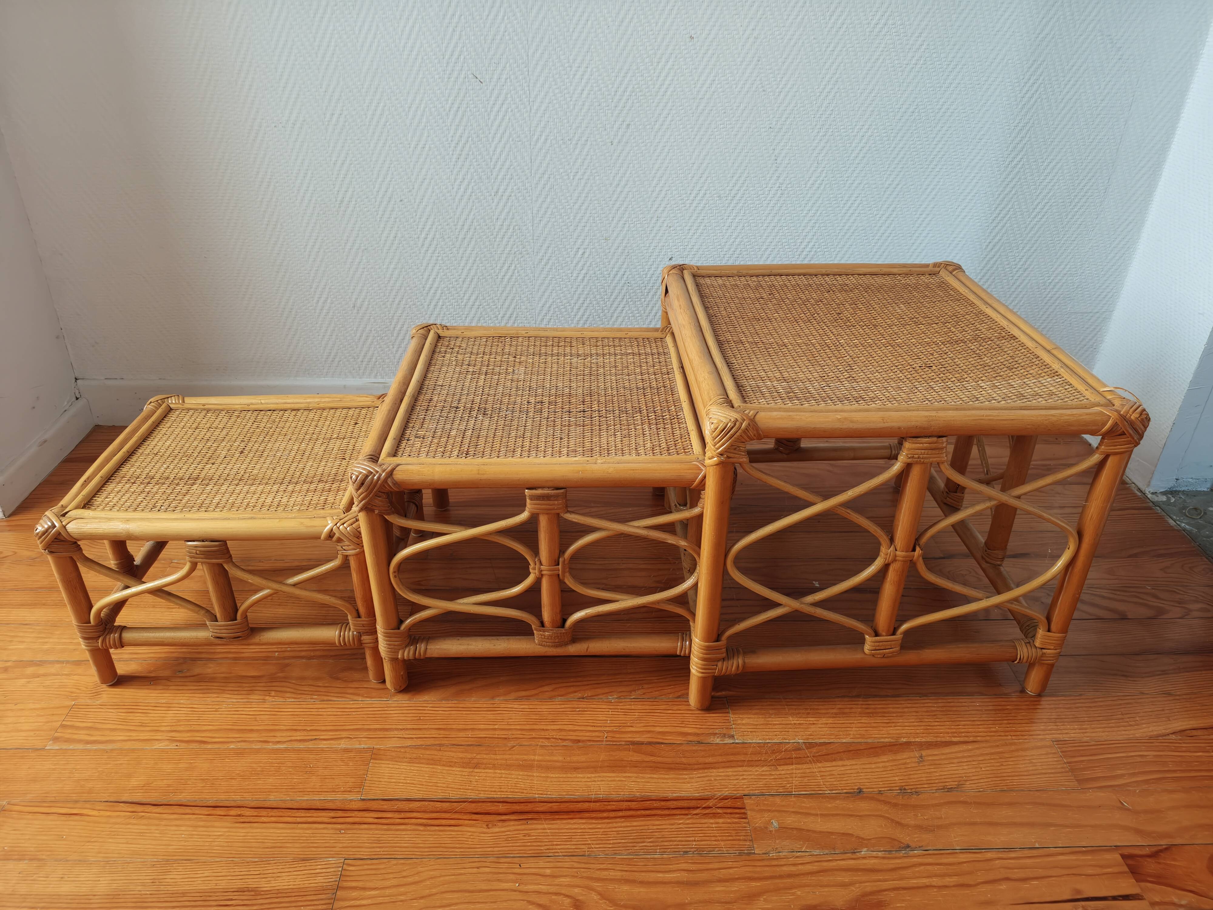 Tables gigognes en rotin et cannage – Esprit Riviera – Vers 1970/80
