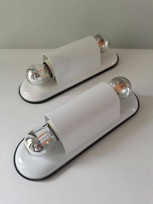 Set of two Italian design wall lights "Dui" by Vico Magistretti for Artemide