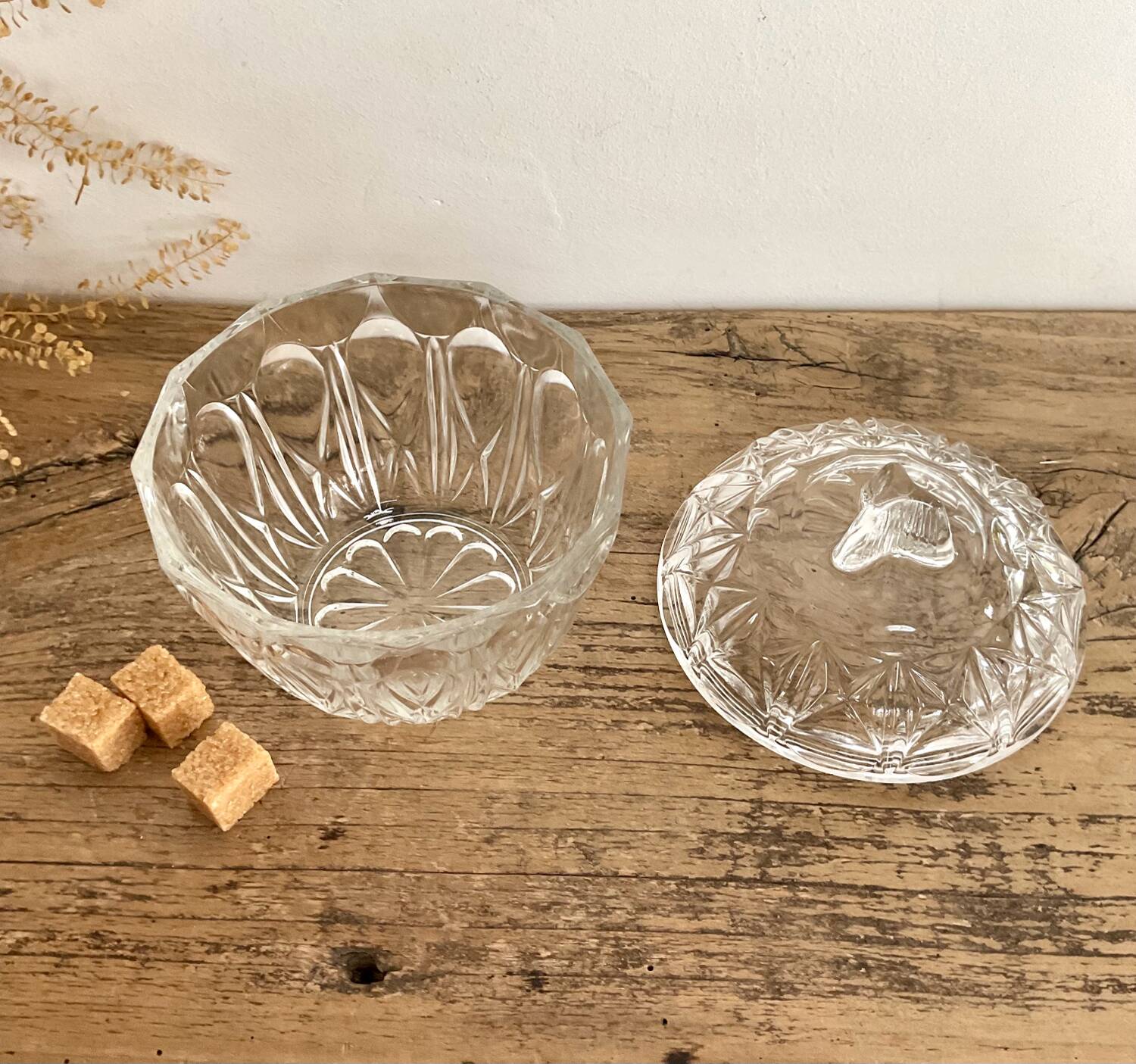 Sugar bowl in chiseled Reims glass