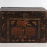 Antique painted wooden chest – Polychrome Chinese dowry chest – circa 1880–1920