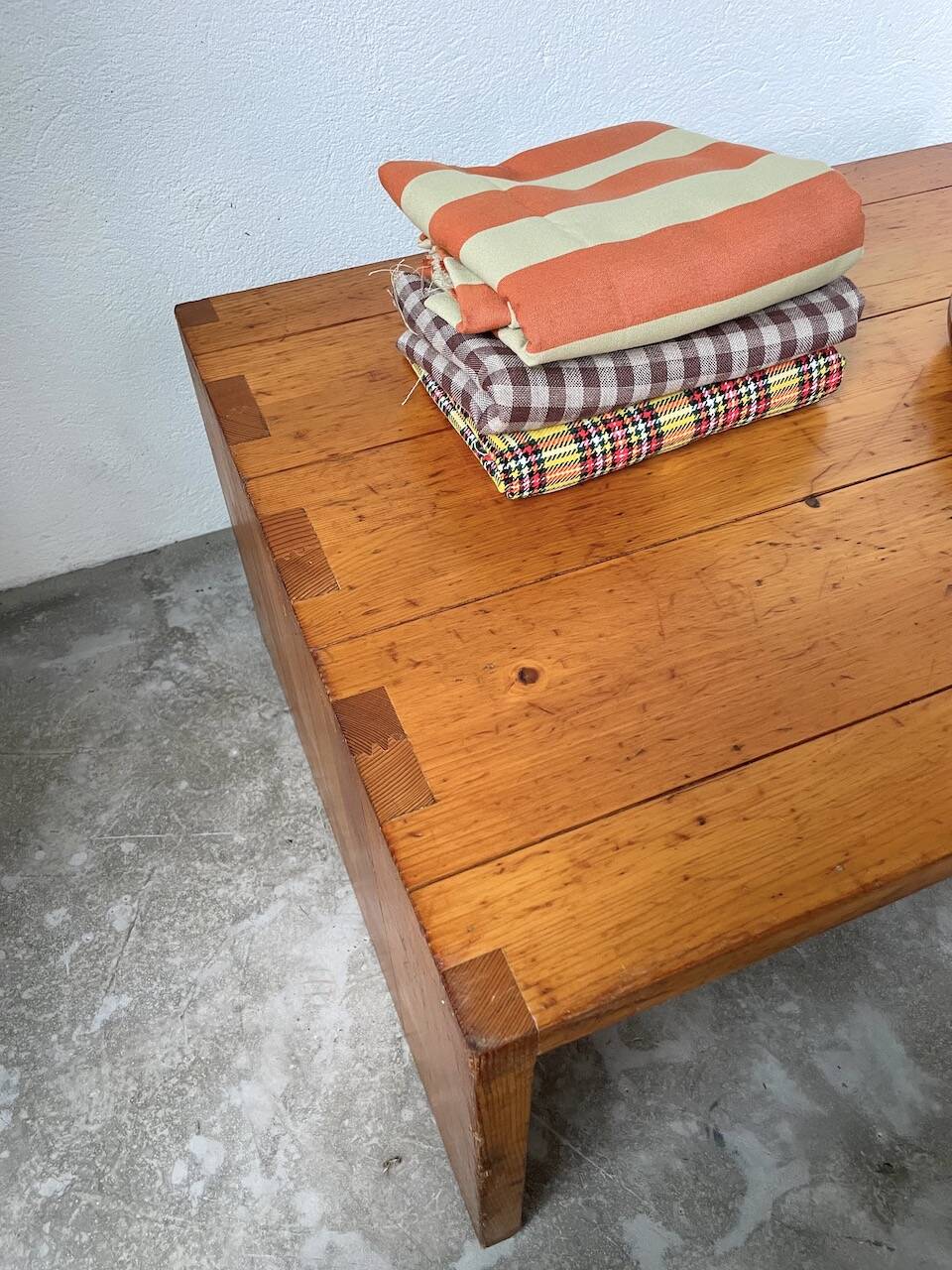 Maison Regain pine coffee table