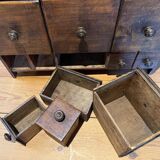 Ancien petit meuble de rangement à tiroirs