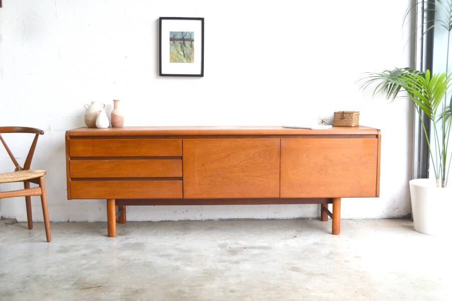White & Newton Curved Sideboard * 208 cm