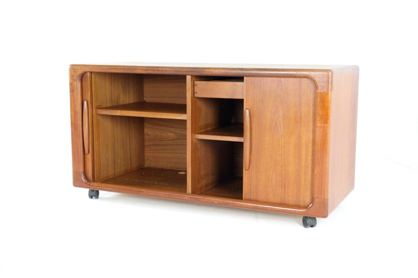 Dyrlund audio / tv cabinet 'Gronhoj'