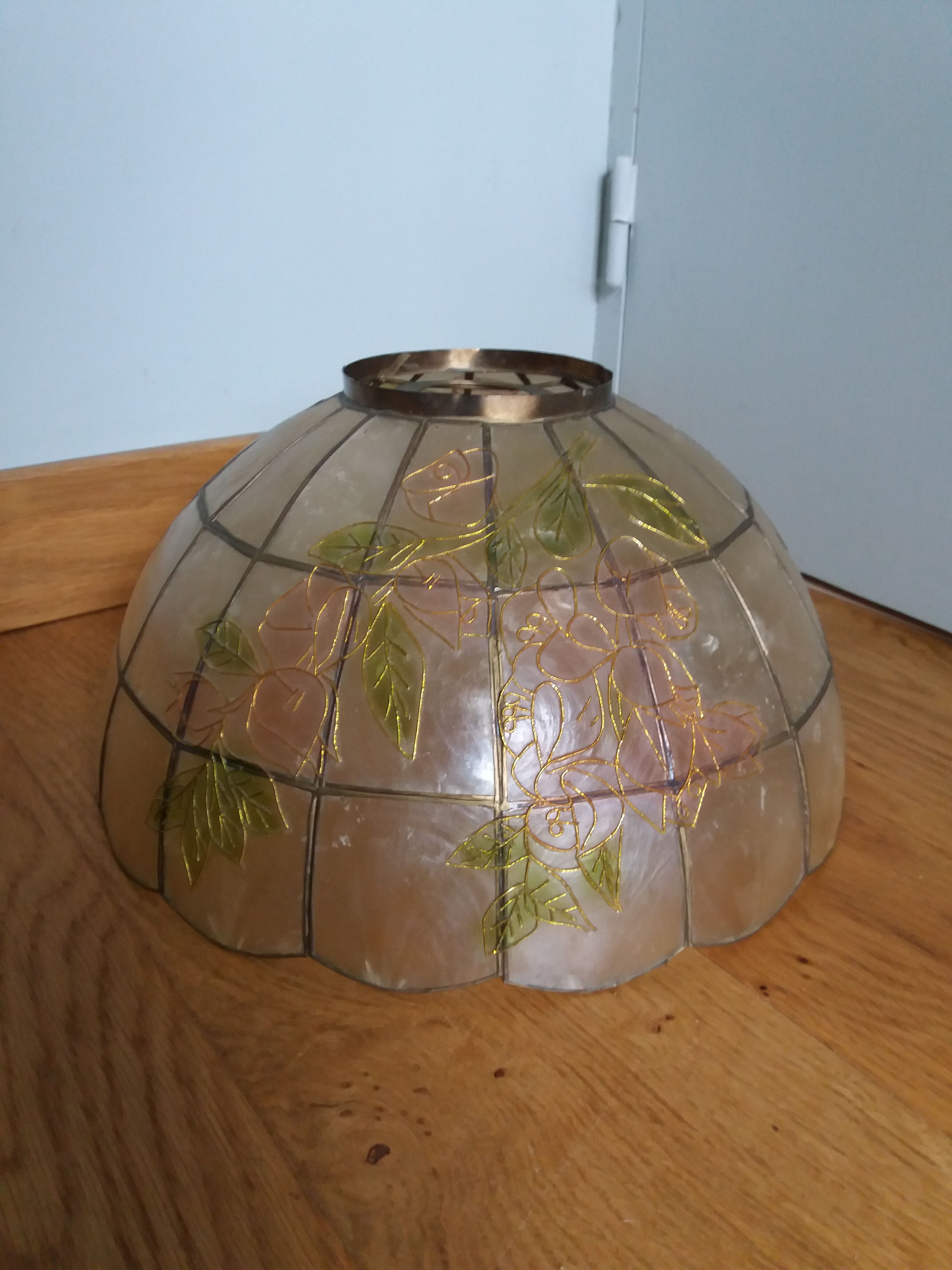 Mother-of-pearl abat day for suspension