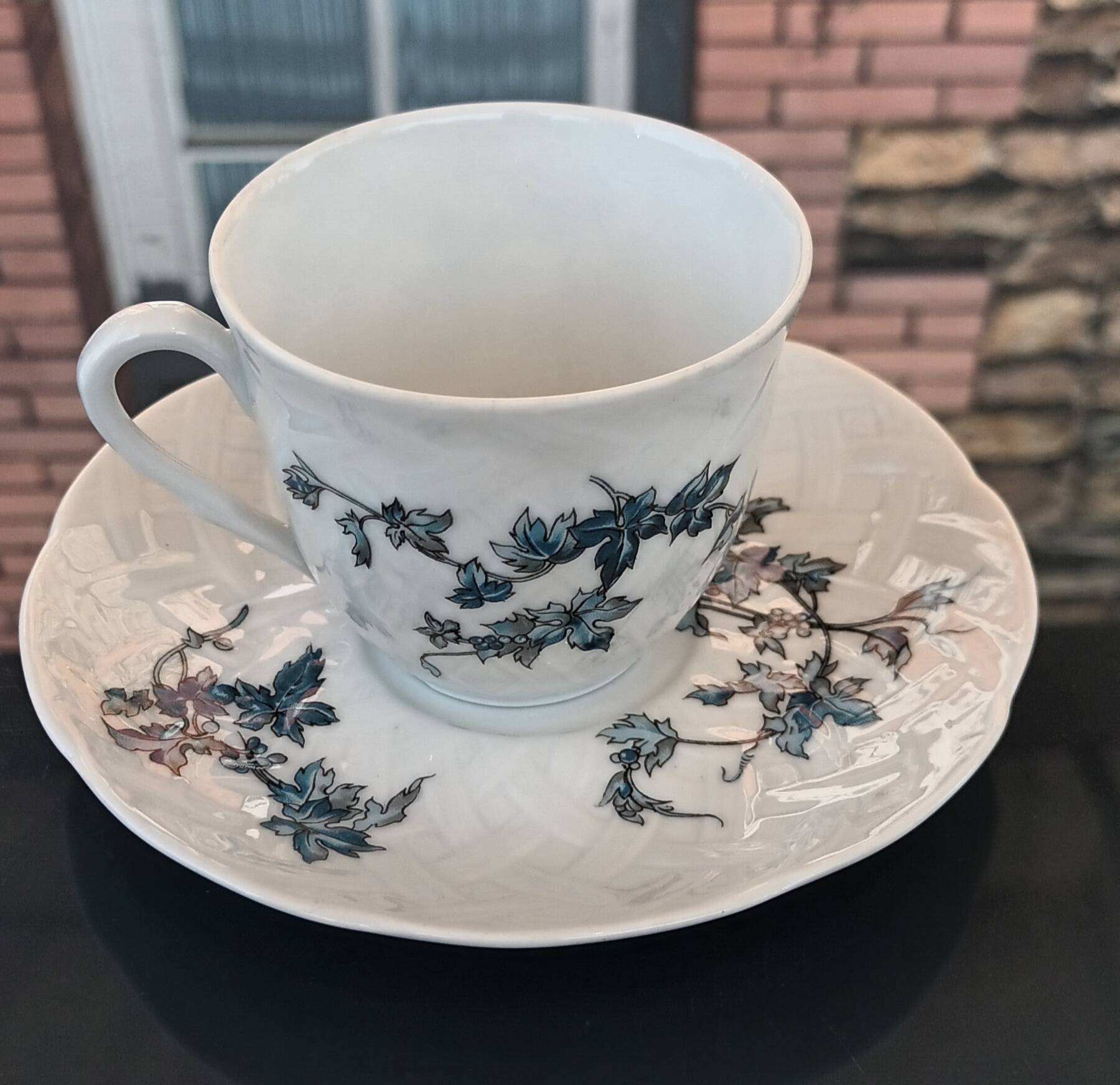 Set of 10 Bernardaud Saint-Saëns Limoges porcelain cups and saucers