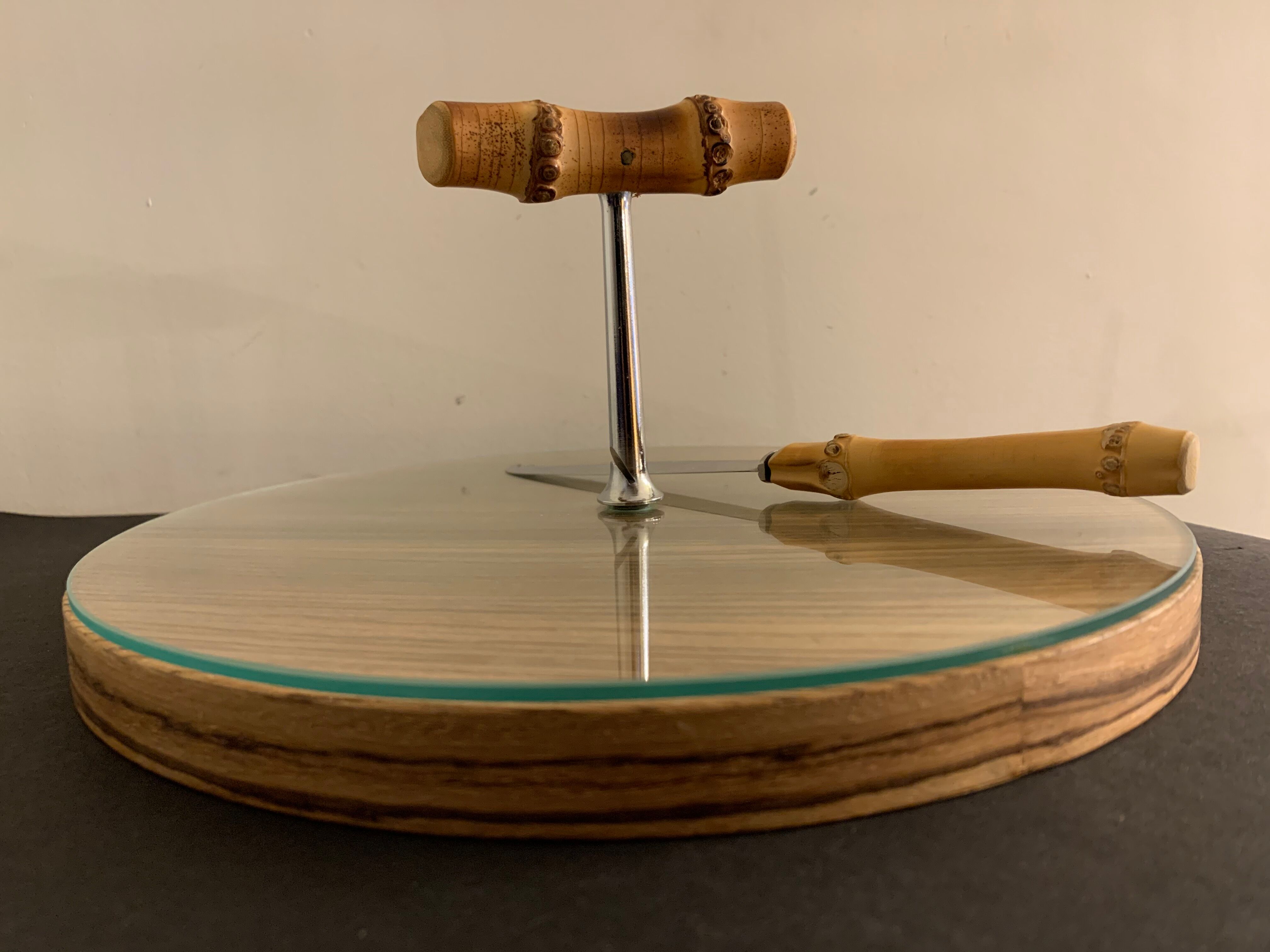 Plateau à fromage en bois et verre 1960