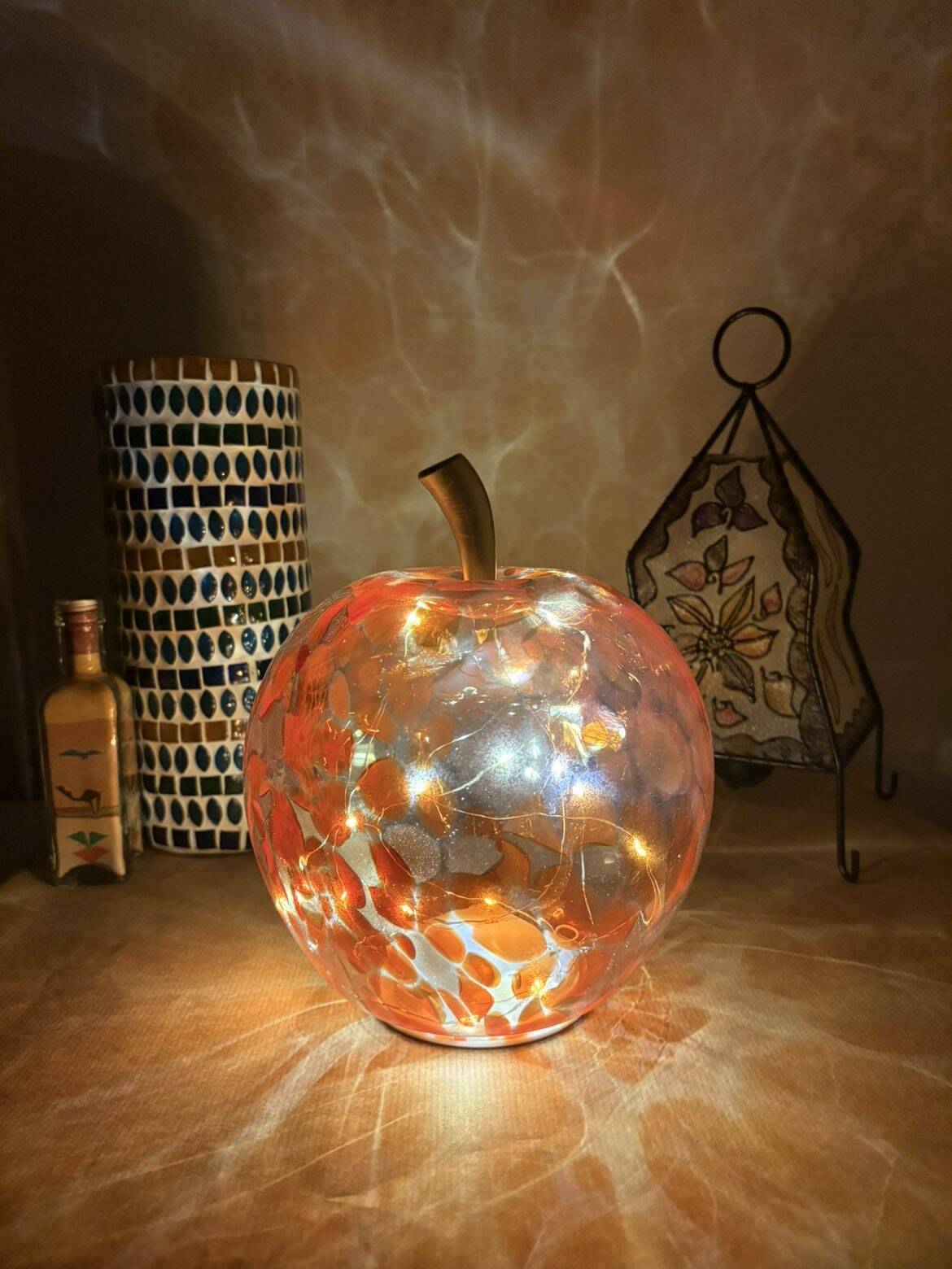 Lampe pomme en verre blanc, orange & rouge – vintage