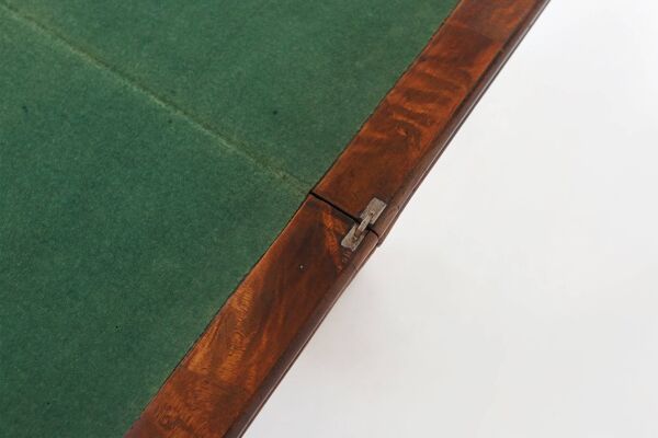 Table d'appoint pliante victorienne en bois de noyer, Royaume-Uni, 19e siècle