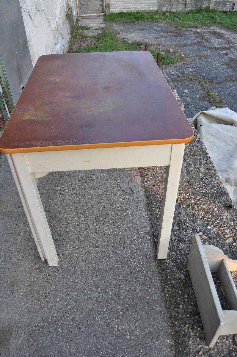 Vintage rustic wooden table painted brown and white with 2 basins, 1940s.