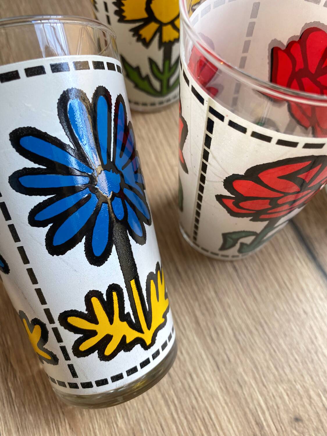 Set of 7 vintage enameled and screen-printed glasses 60/70