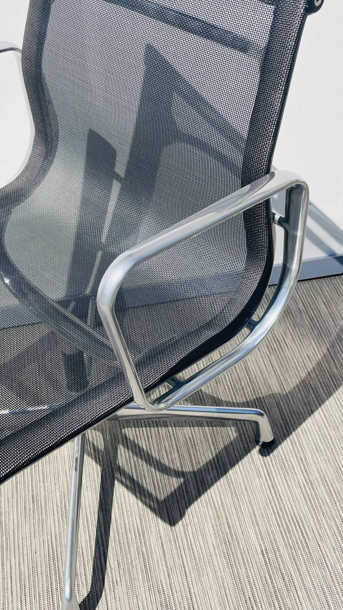 Pair of Ch. Eames Alu Group mesh chairs Vitra Vintage