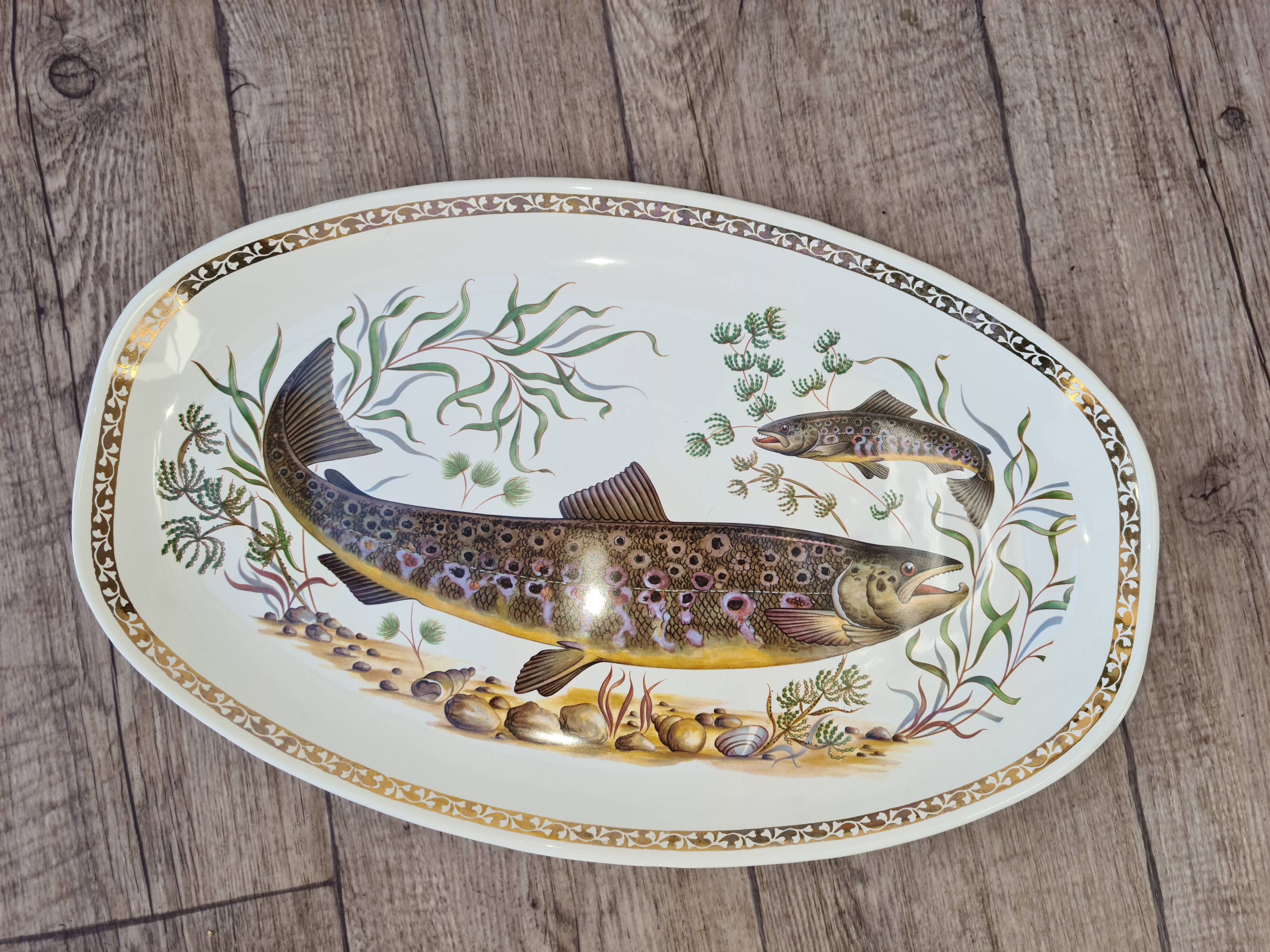 Lonchamp fish service: 12 plates and a dish