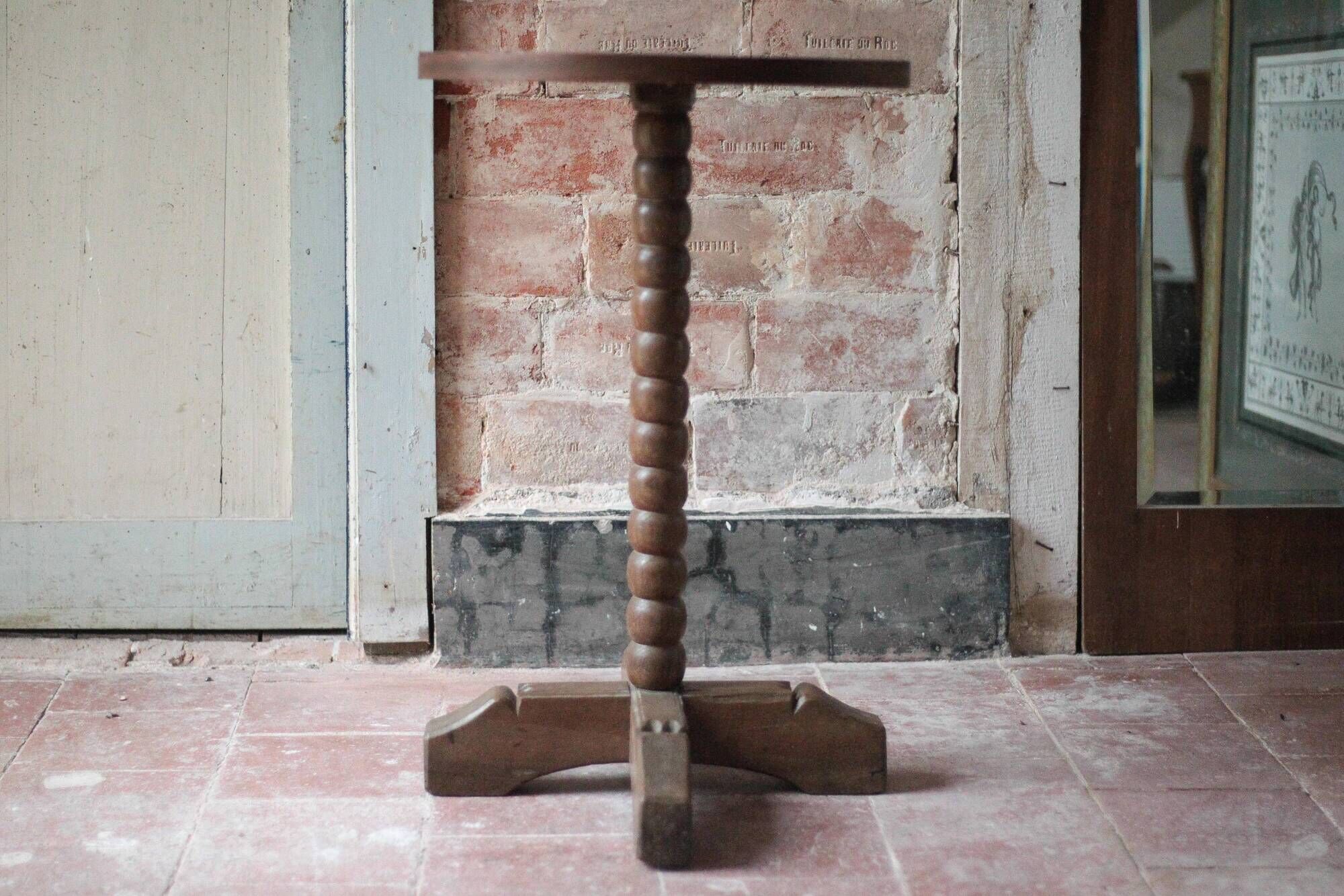 Table d'appoint, guéridon en bois, pied perlé