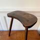 Tabouret tripode haut en bois massif