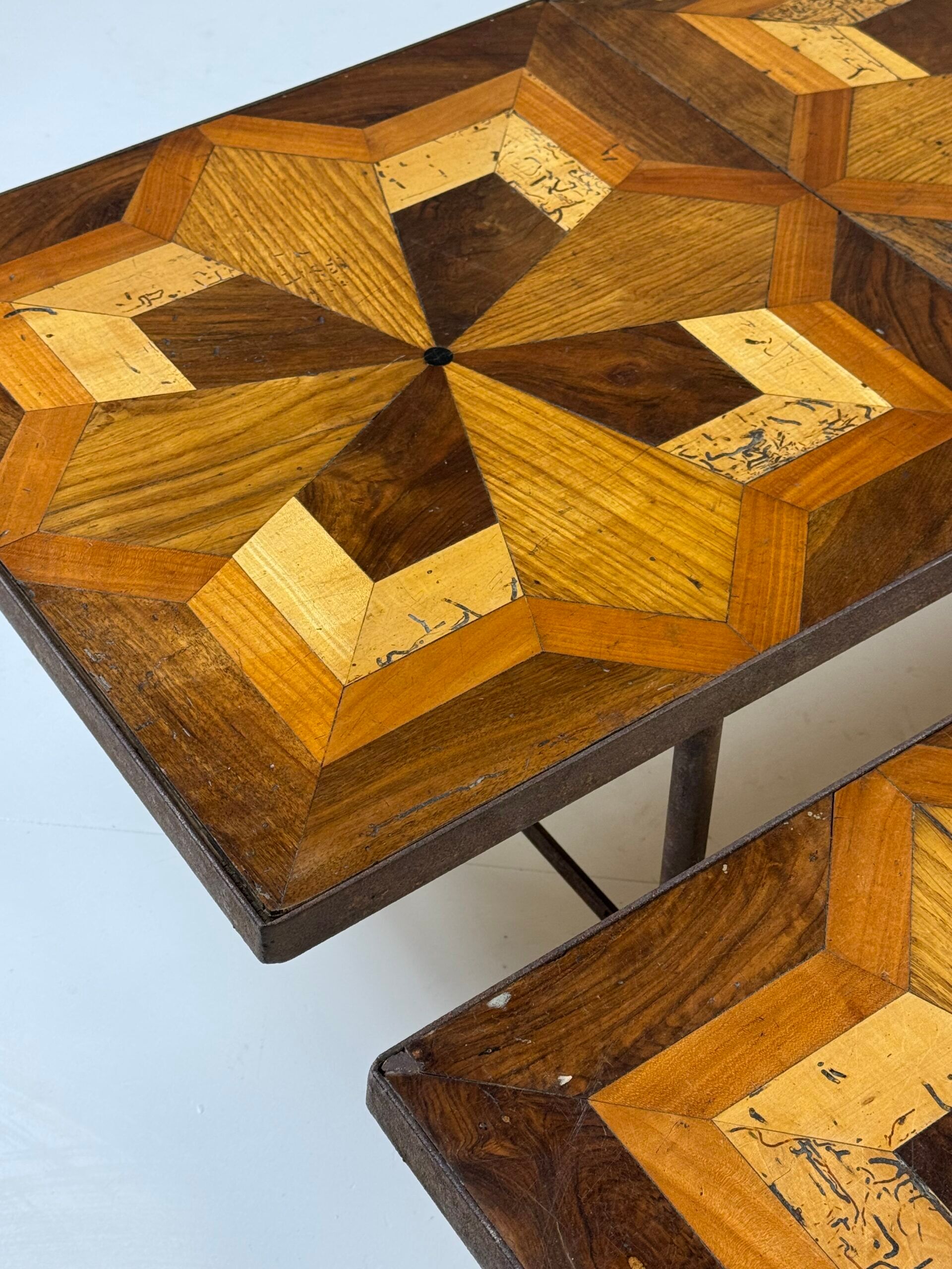 Tables basses en marqueterie (ensemble) 19e siècle