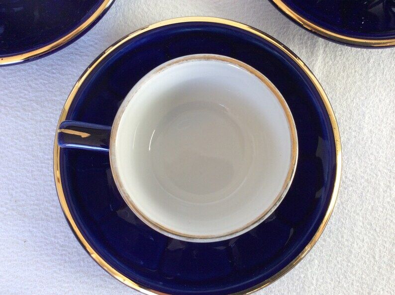 Lot de 3 tasses, soucoupes et d'un pot à lait bleues marine en porcelaine Delaunay