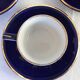Lot de 3 tasses, soucoupes et d'un pot à lait bleues marine en porcelaine Delaunay