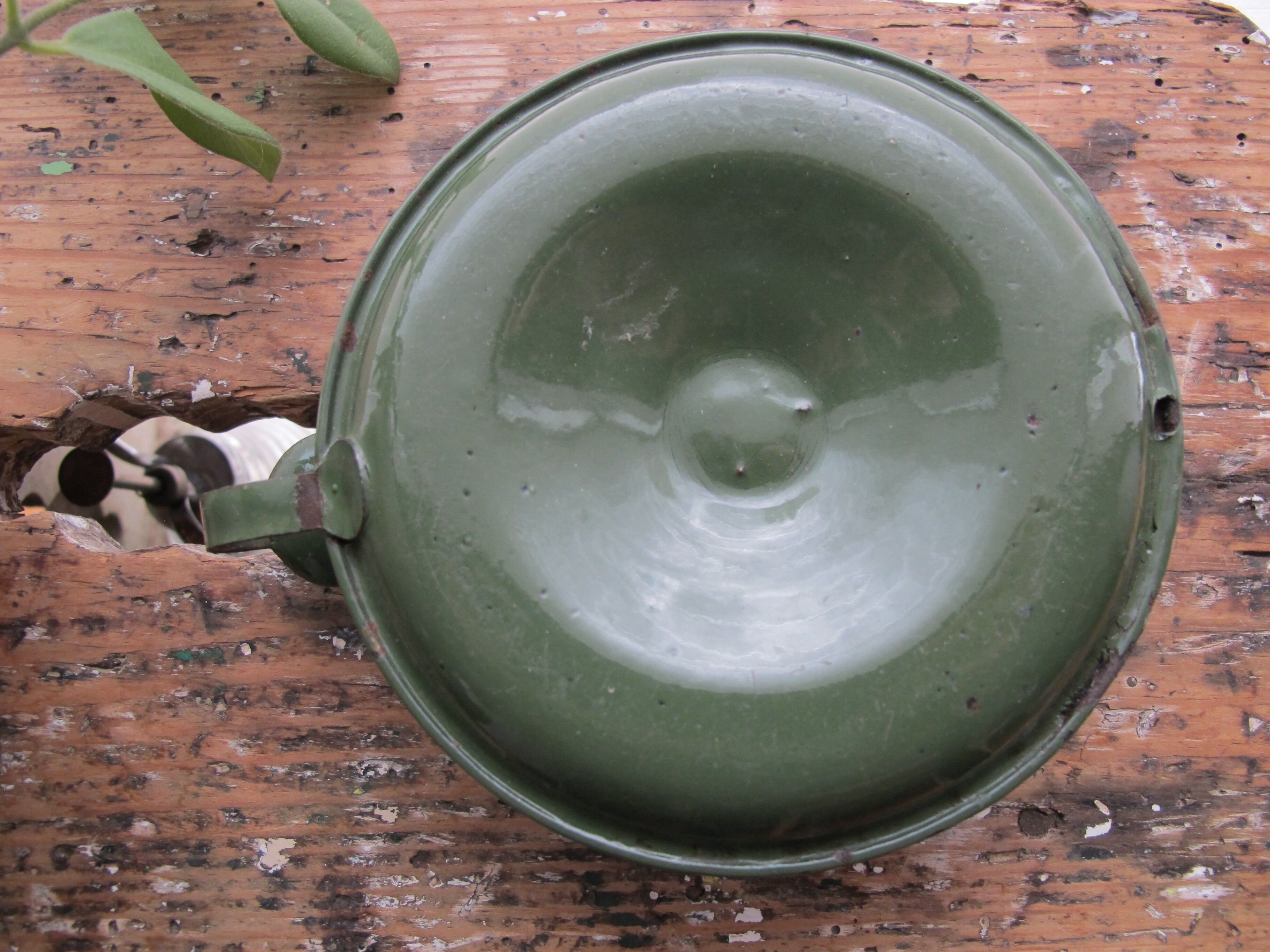 Cave rat bougeoir in green emailed tole