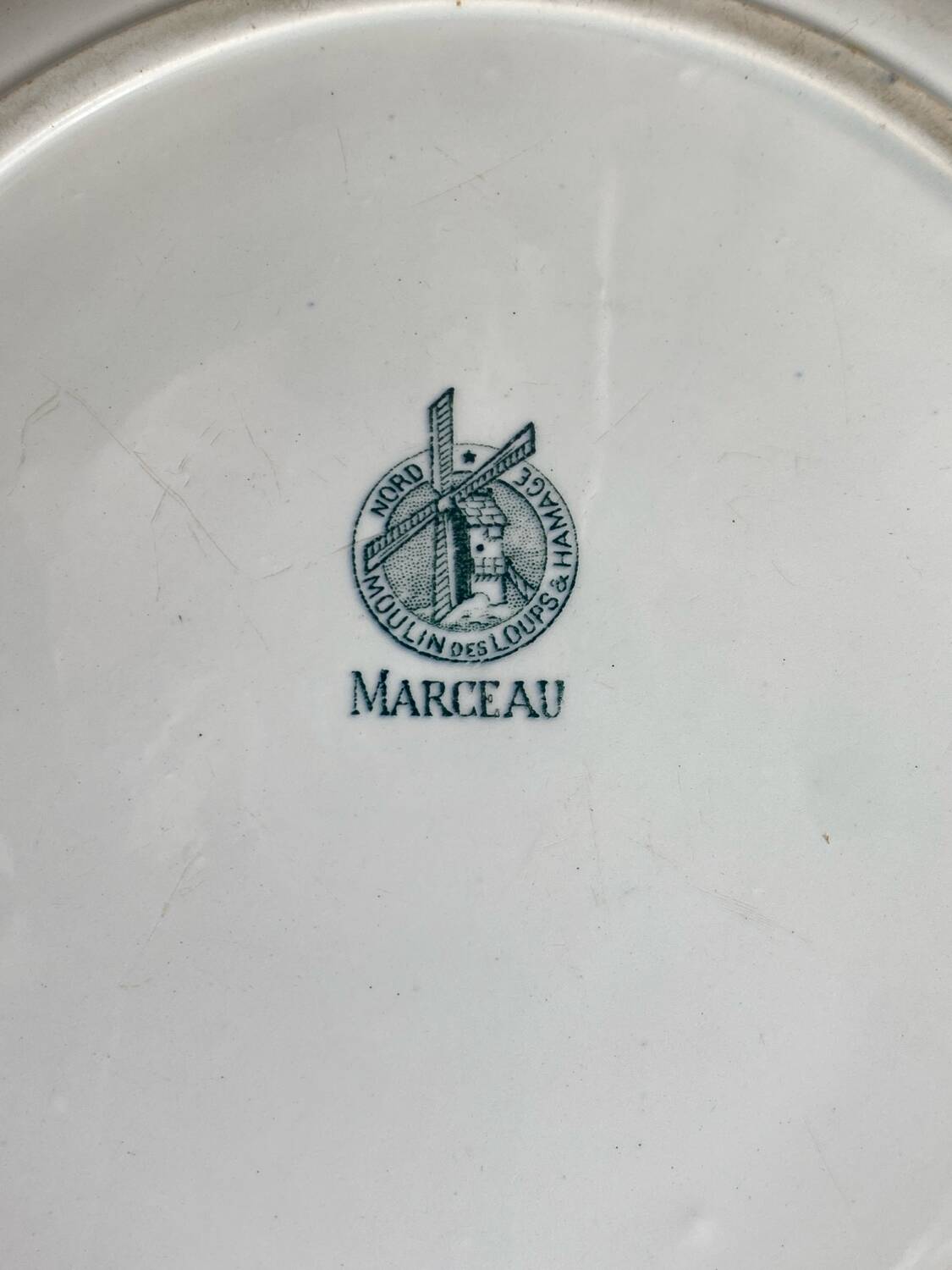 Round plate, iron earth, Wolves' Mills