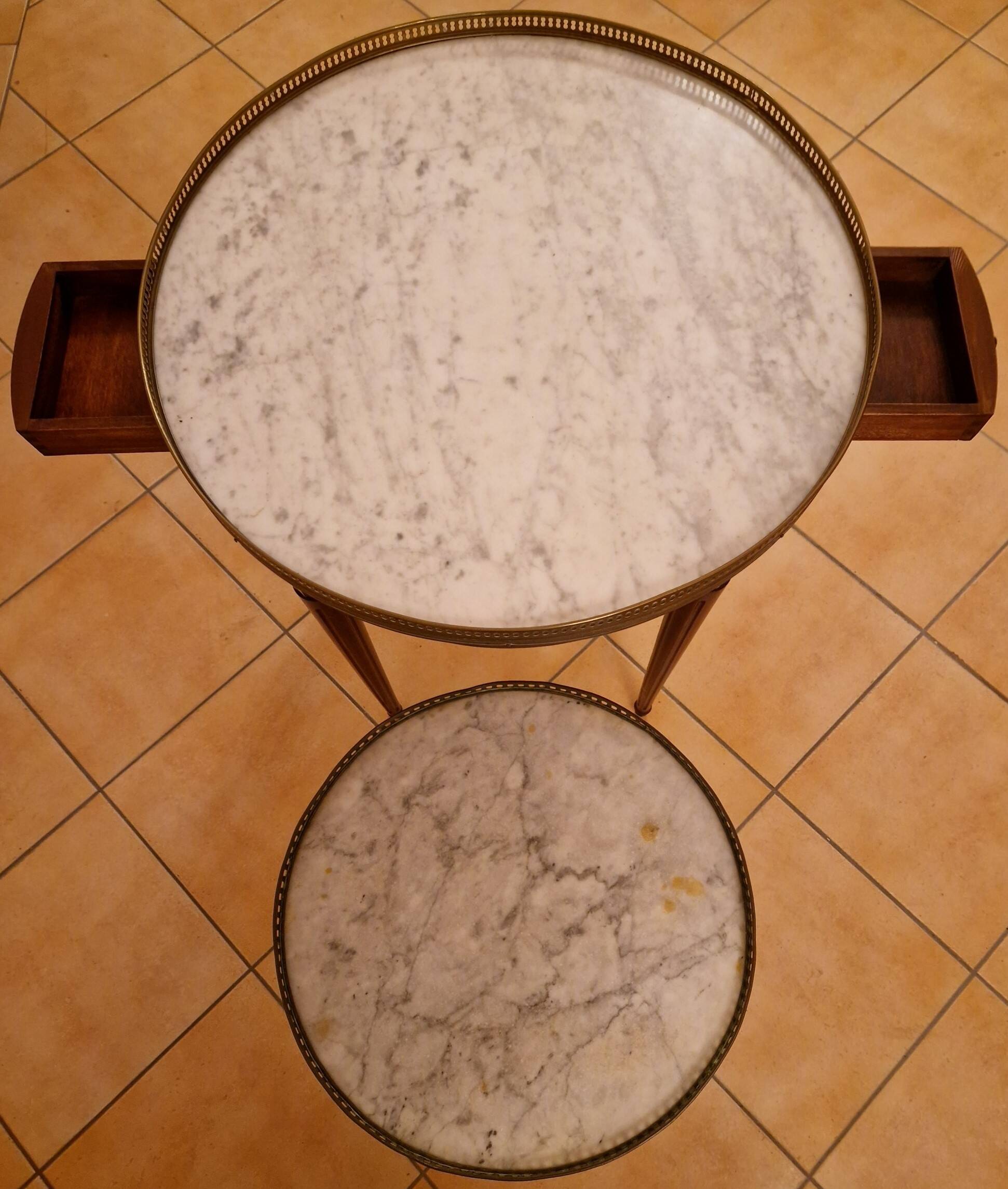 Pair of antique nesting tables in marble and brass – Louis XVI style
