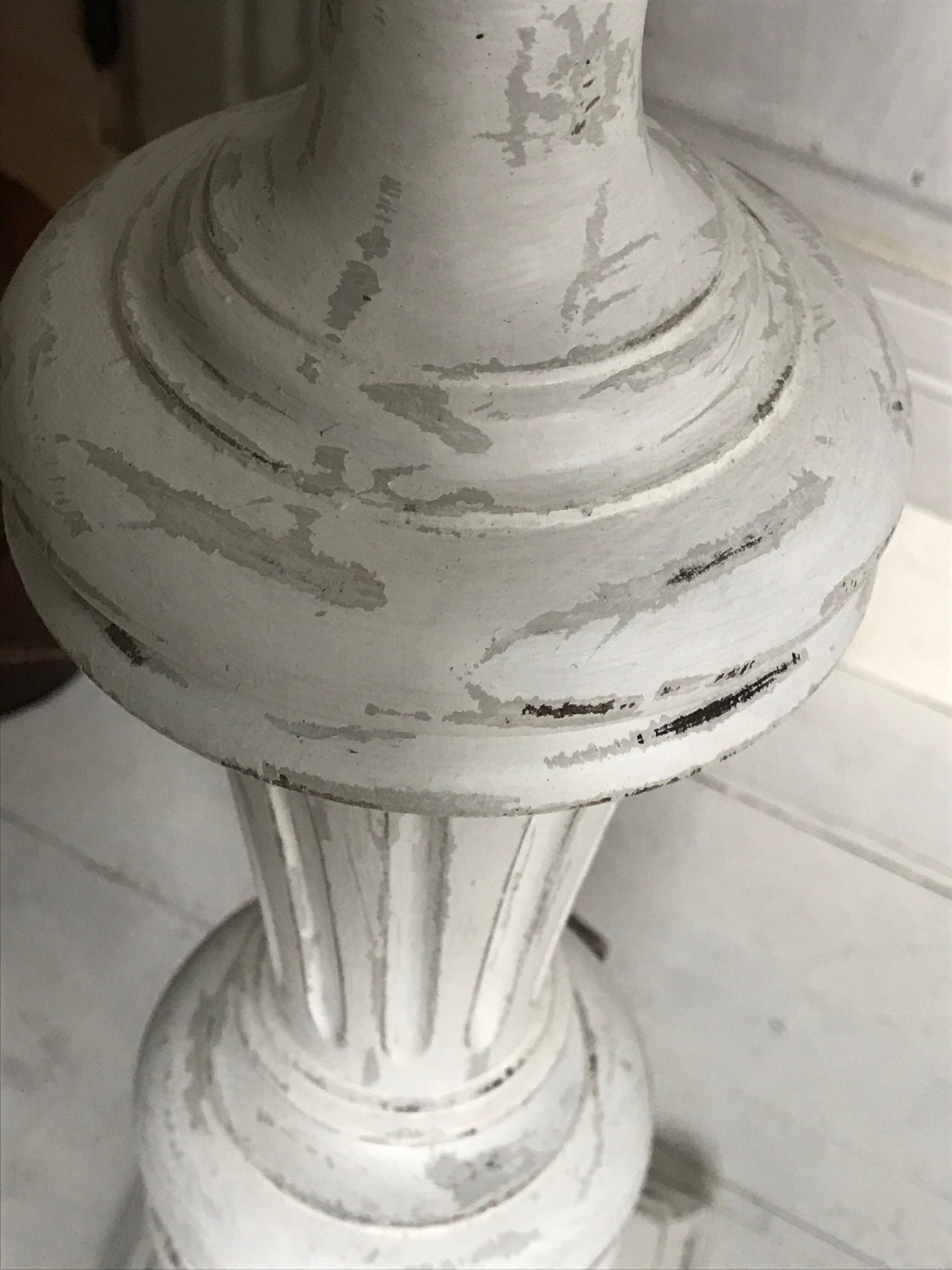 Wooden baluster lamp