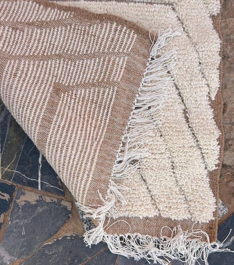 Traditional handmade pure wool rug, size 150/250 cm.