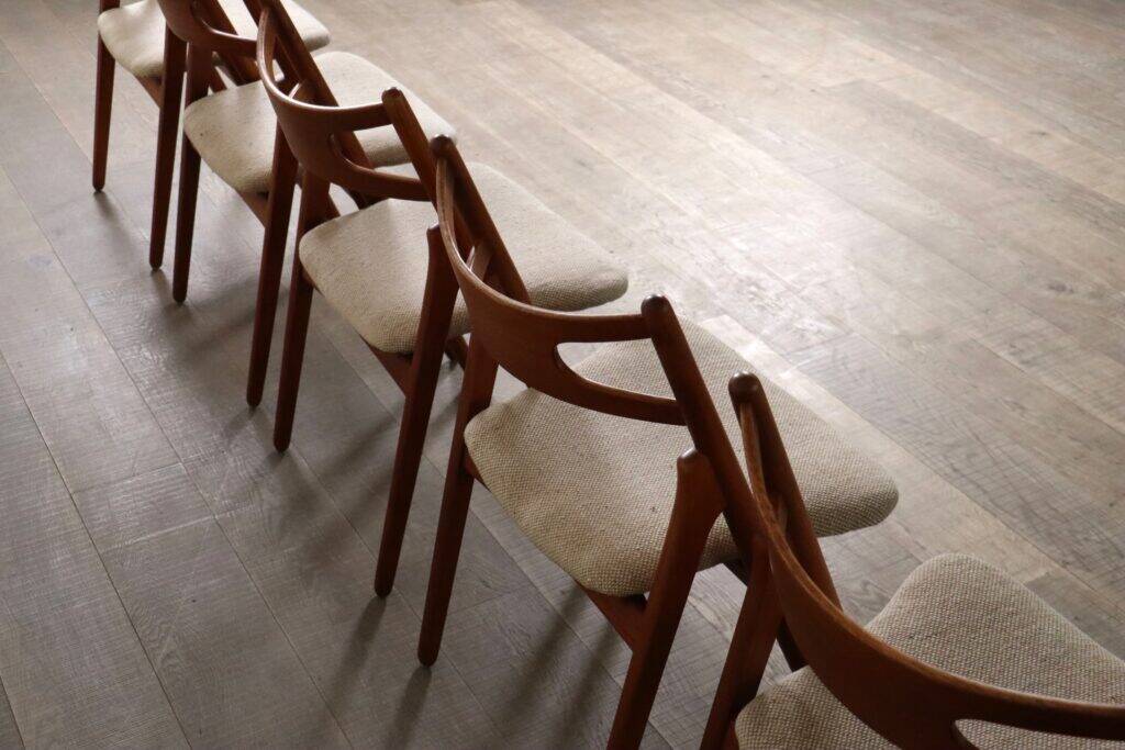 Hans J. Wegner CH29 Sawbuck dining chairs for Carl Hansen & Son 1952