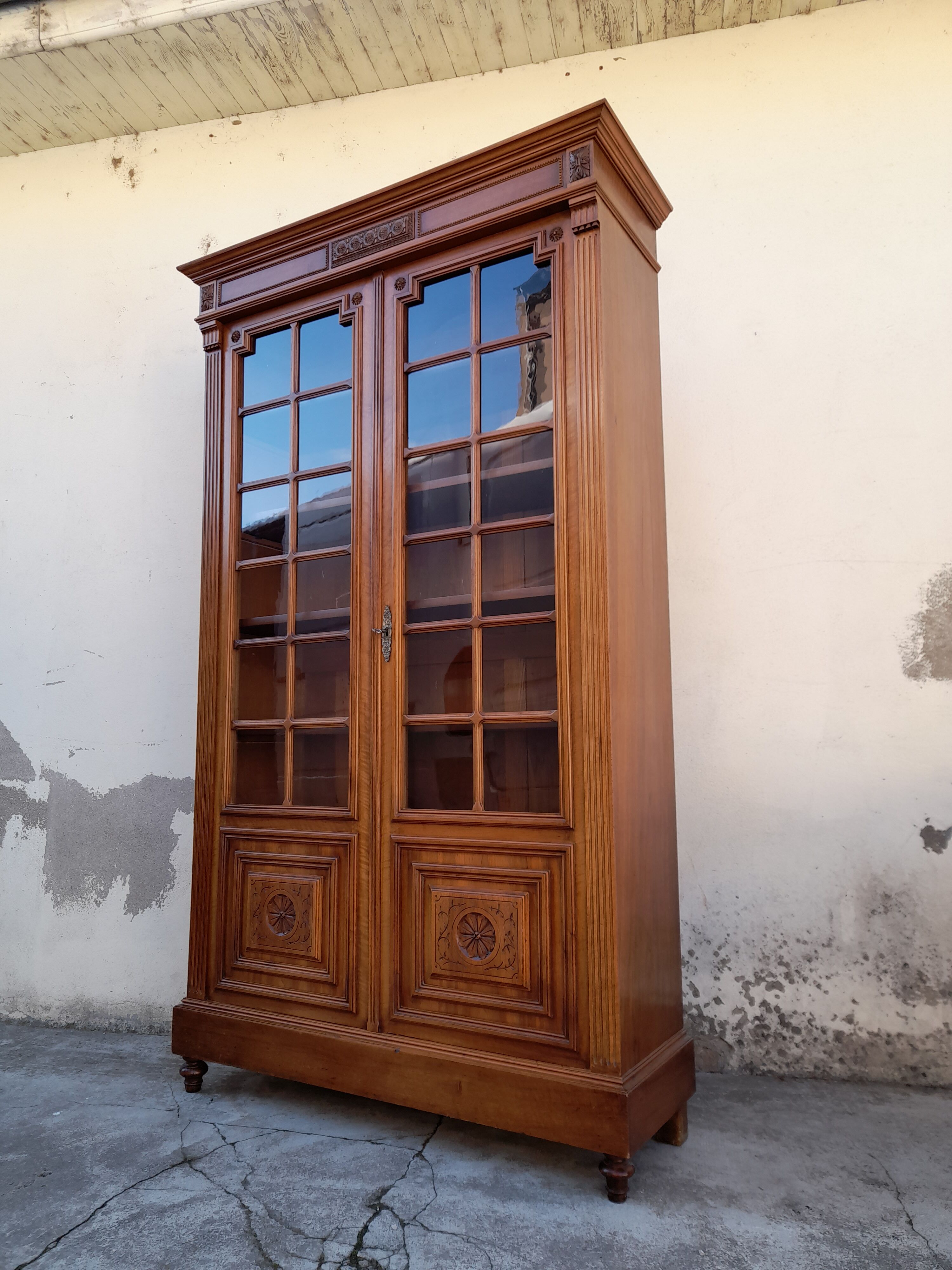 Roman showcase Henri II era 1900