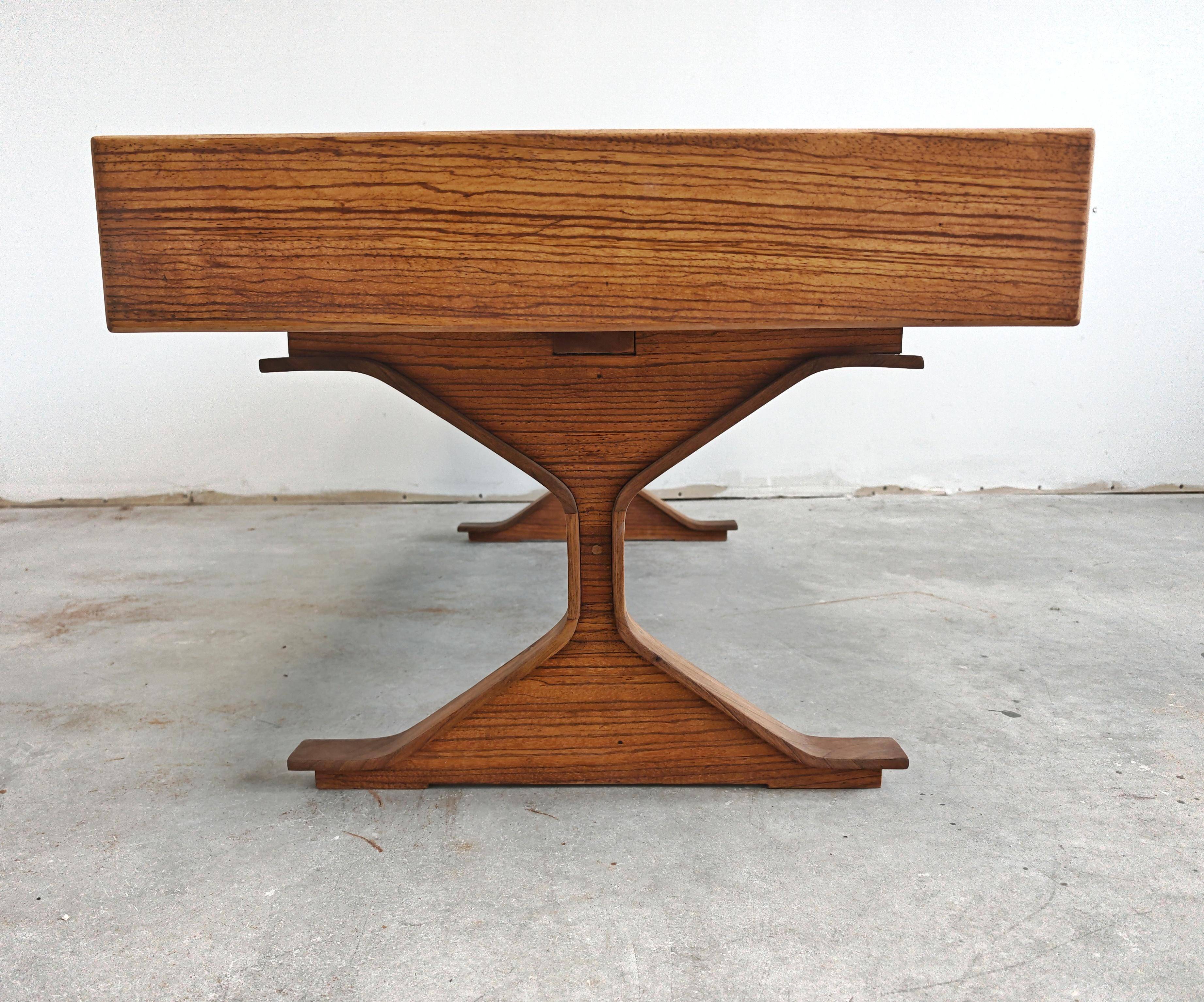 Table basse Mid Century Modern Gianfranco Frattini bois de Zebrano