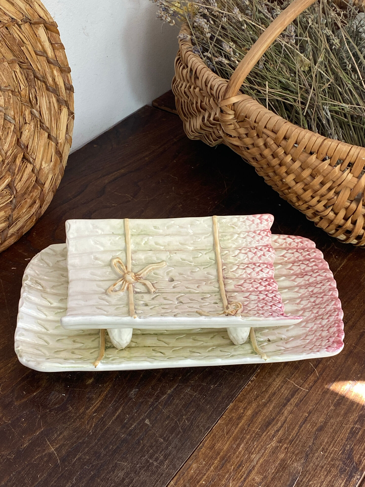 Asparagus dish in earthenware