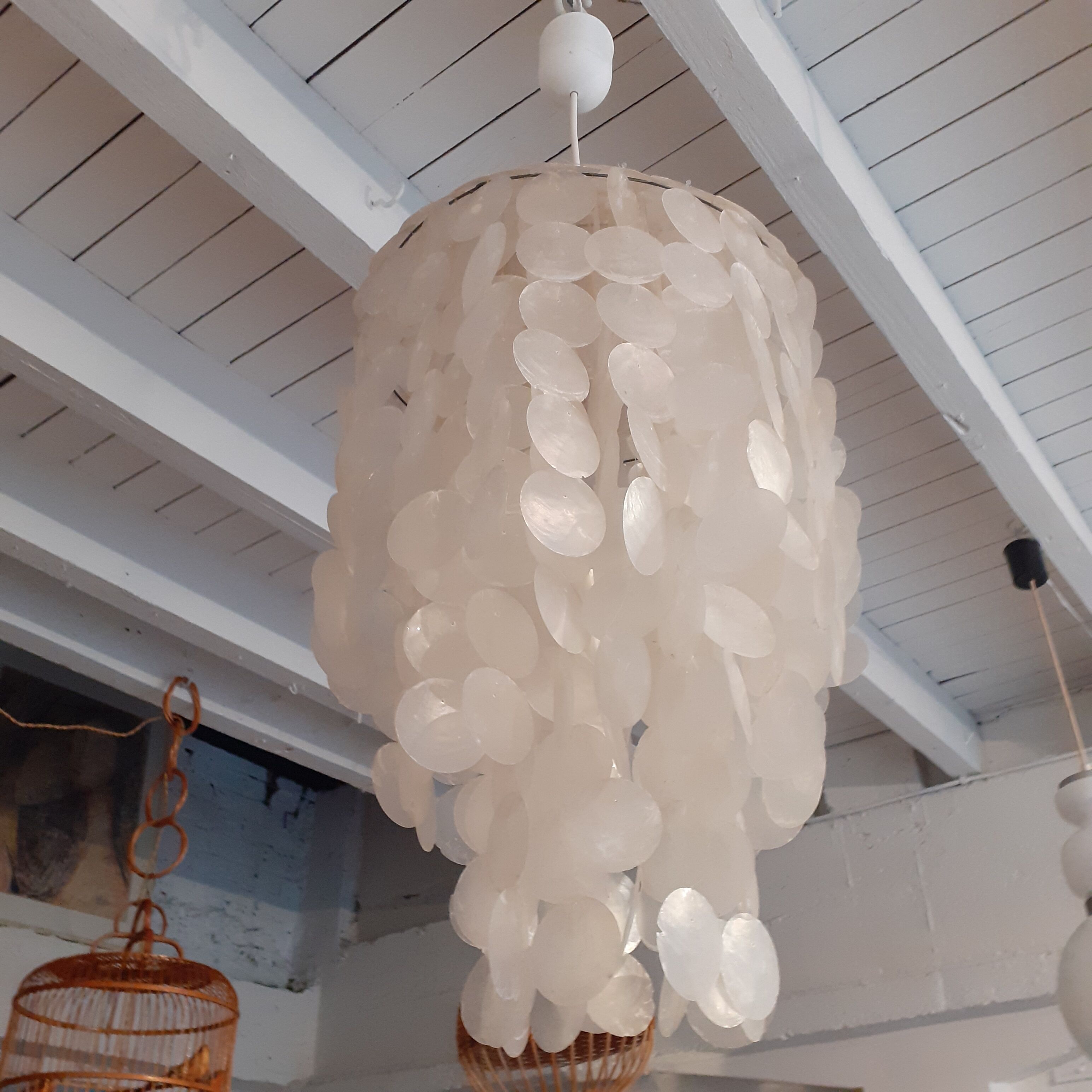 "Jellyfish" hanging lamp in mother-of-pearl pellets