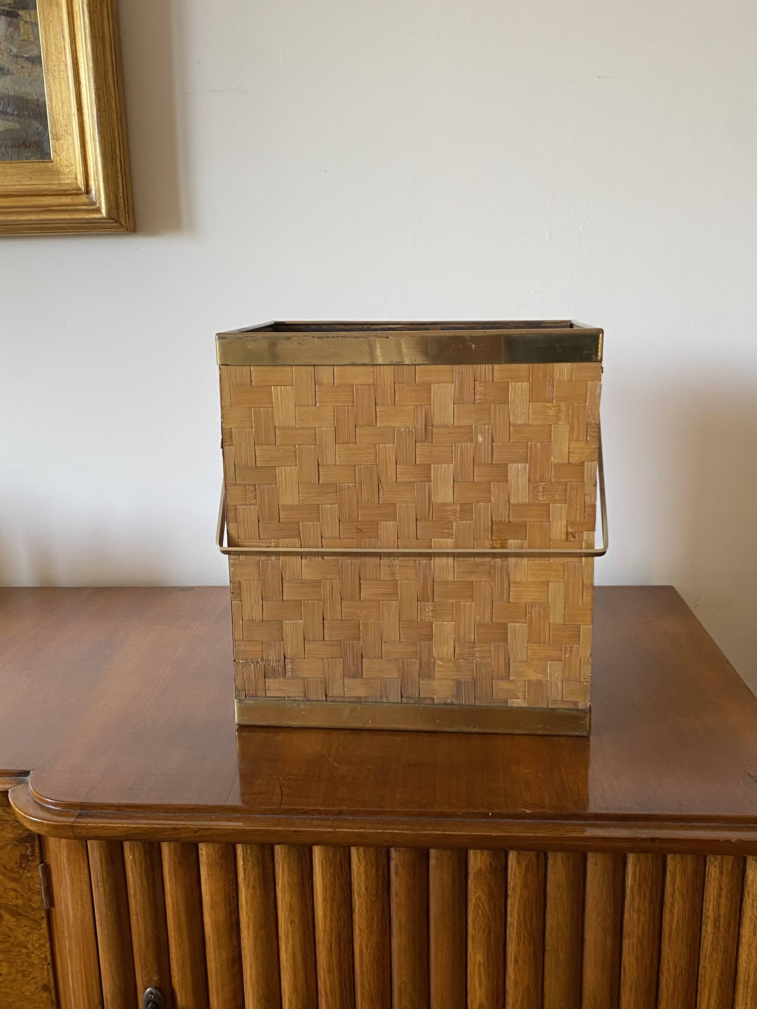 Hollywood regency brass and woven bamboo magazine rack, Metal Linea Nova Italy 1970