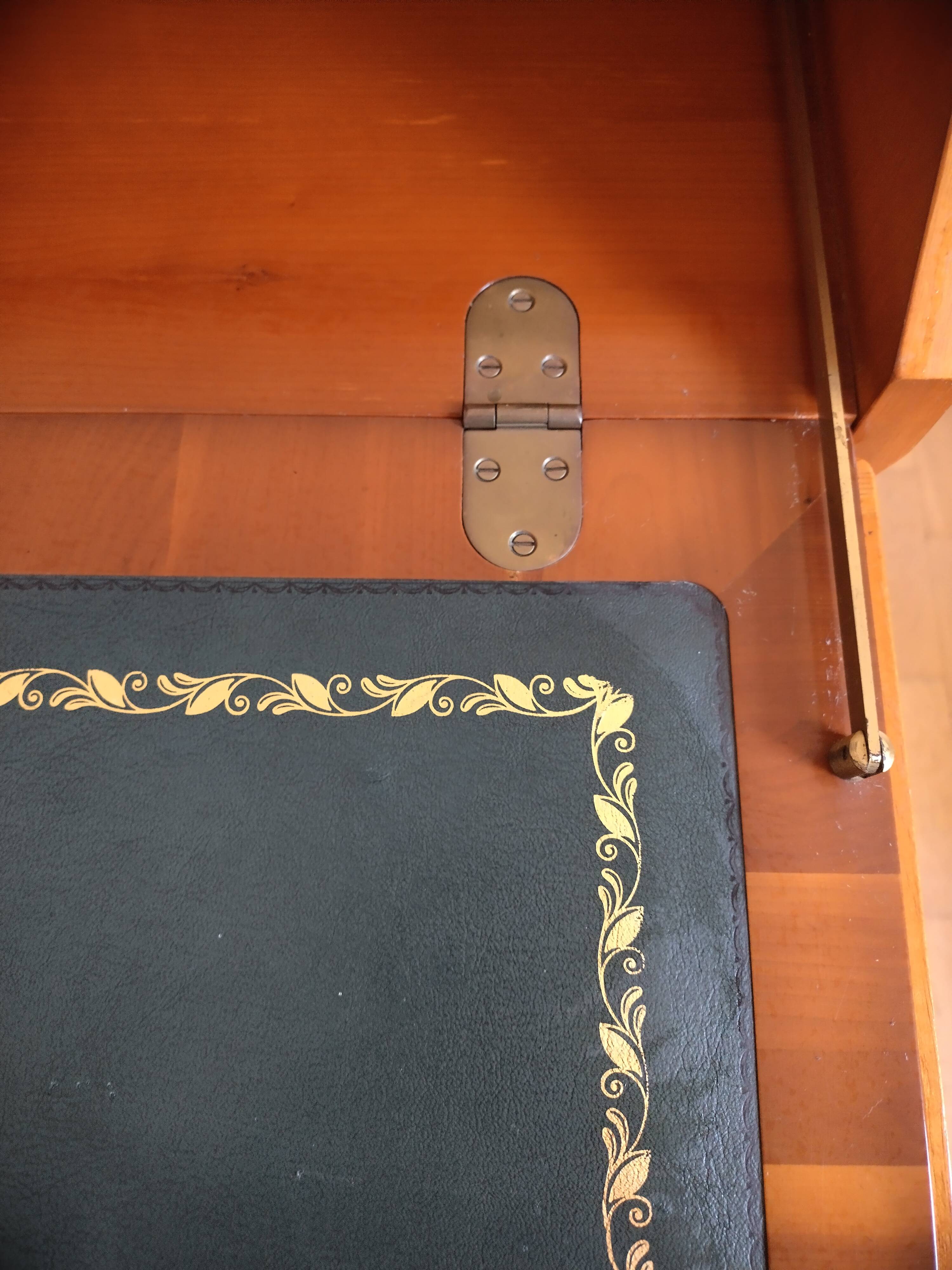 Secrétaire en cerisier avec marqueterie par Heldense Exclusive