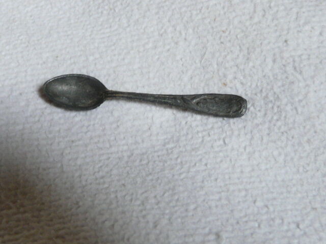 Salière poivrière et moutardier en porcelaine de Limoges forme champignons