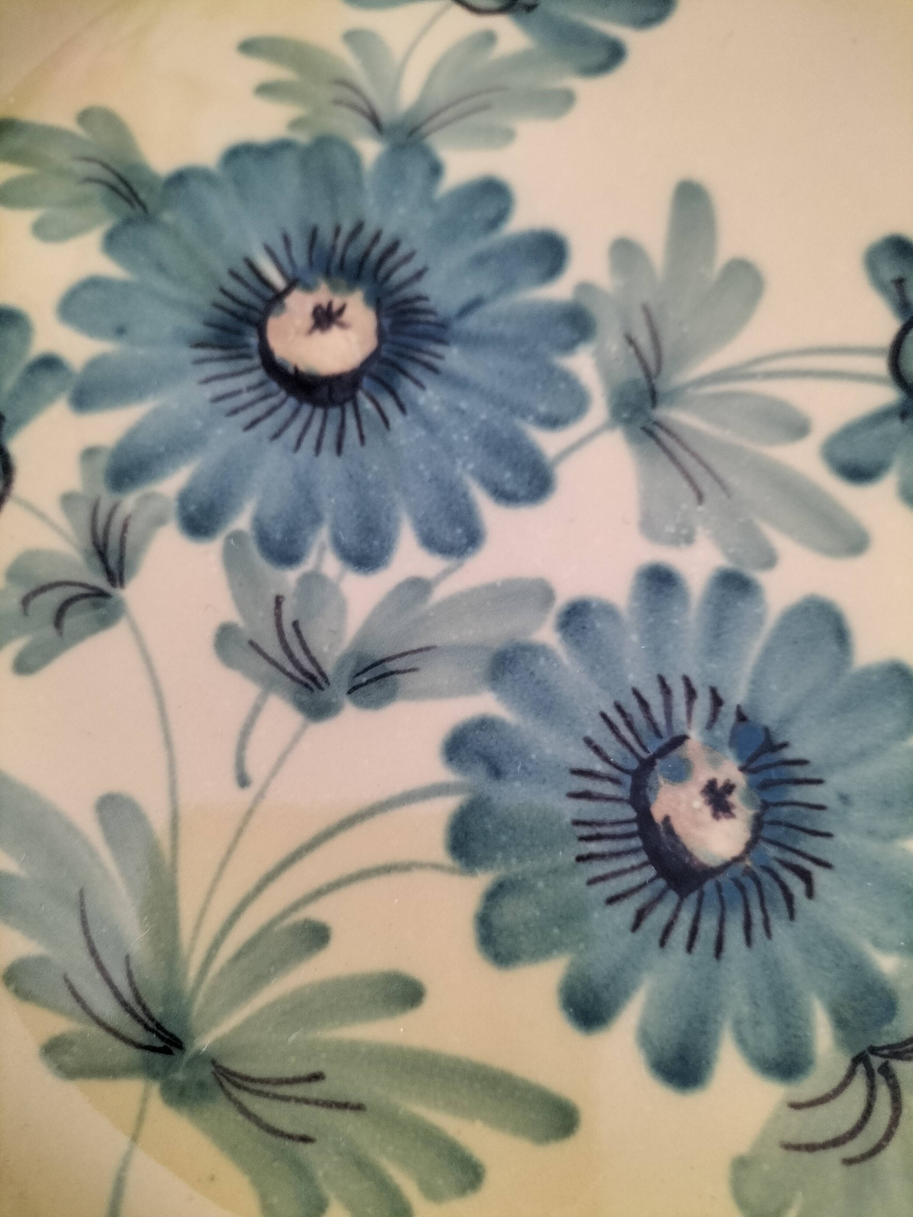 4 antique plates in hand-painted faience