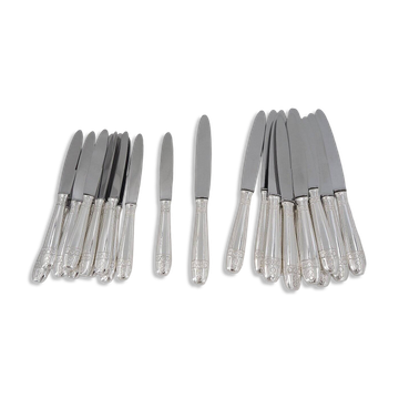 24 Grand Prix model knives, 12 table knives + 12 dessert knives, silver-plated metal.