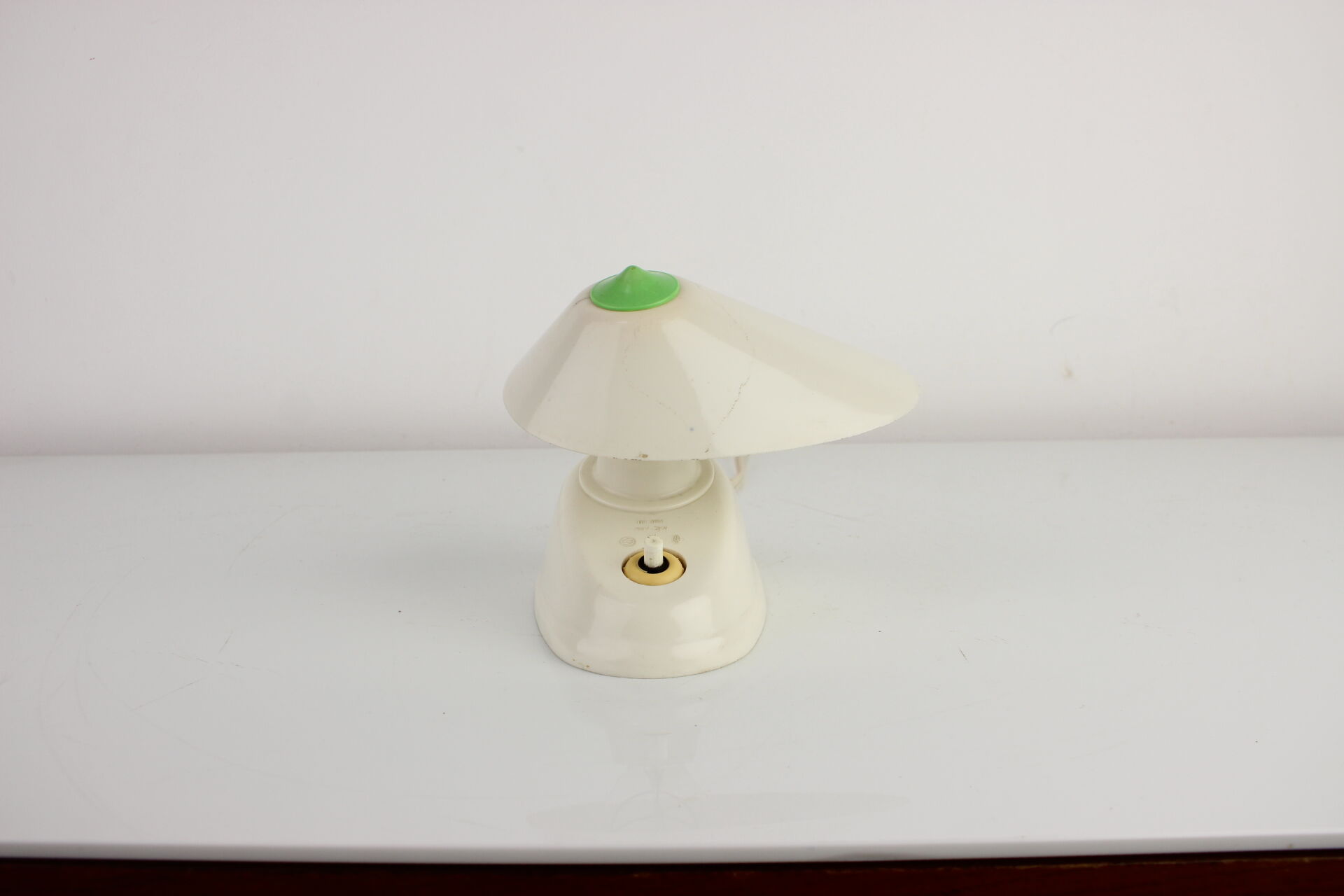 Lampe de table ou murale en bakélite blanche du milieu du siècle, années 1960