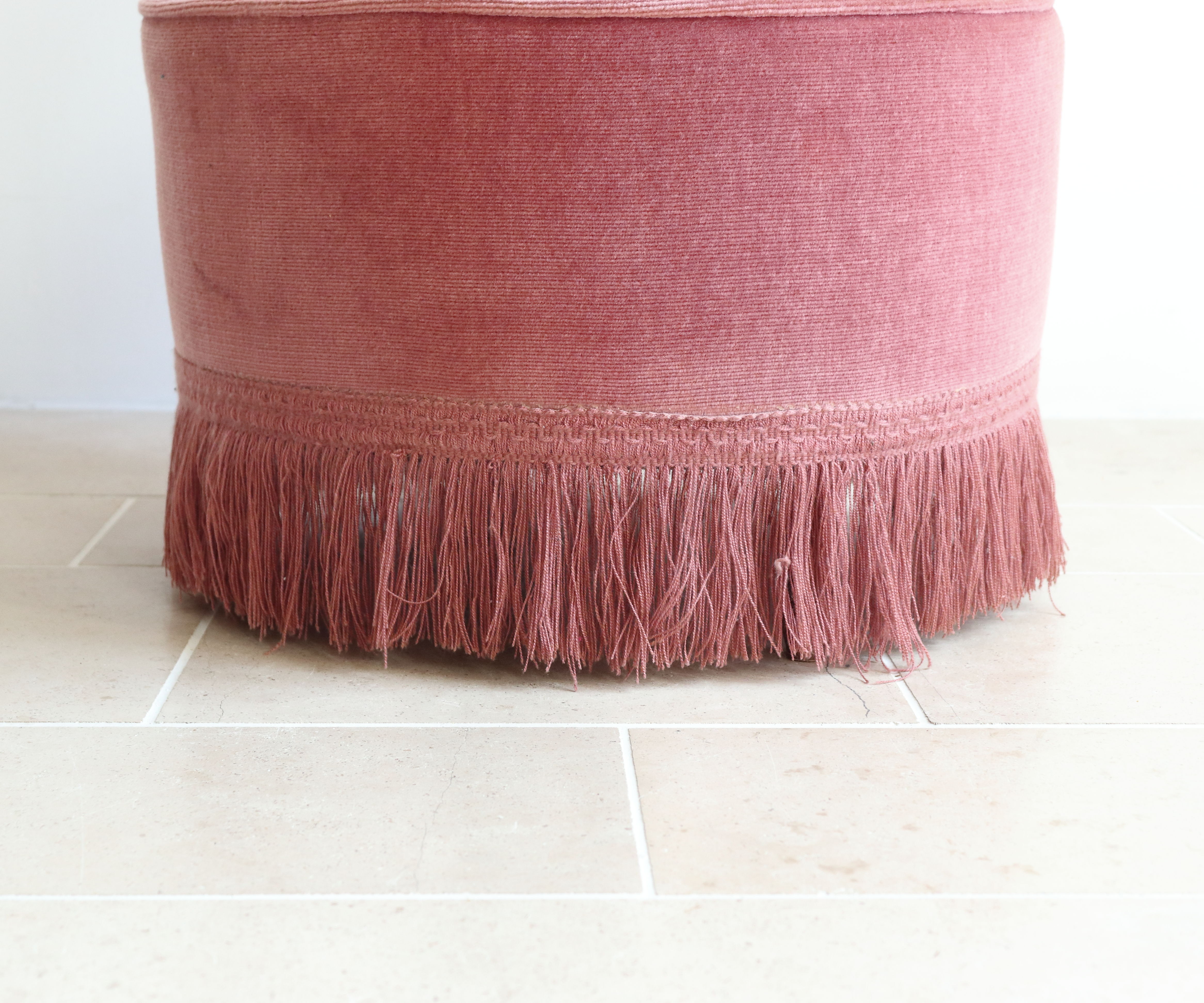 Vintage toad armchair in pink velvet with fringes, 50s/60s