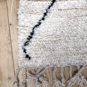 Tapis berbère marocain Beni Ouarain à losanges noirs 1,46x1m