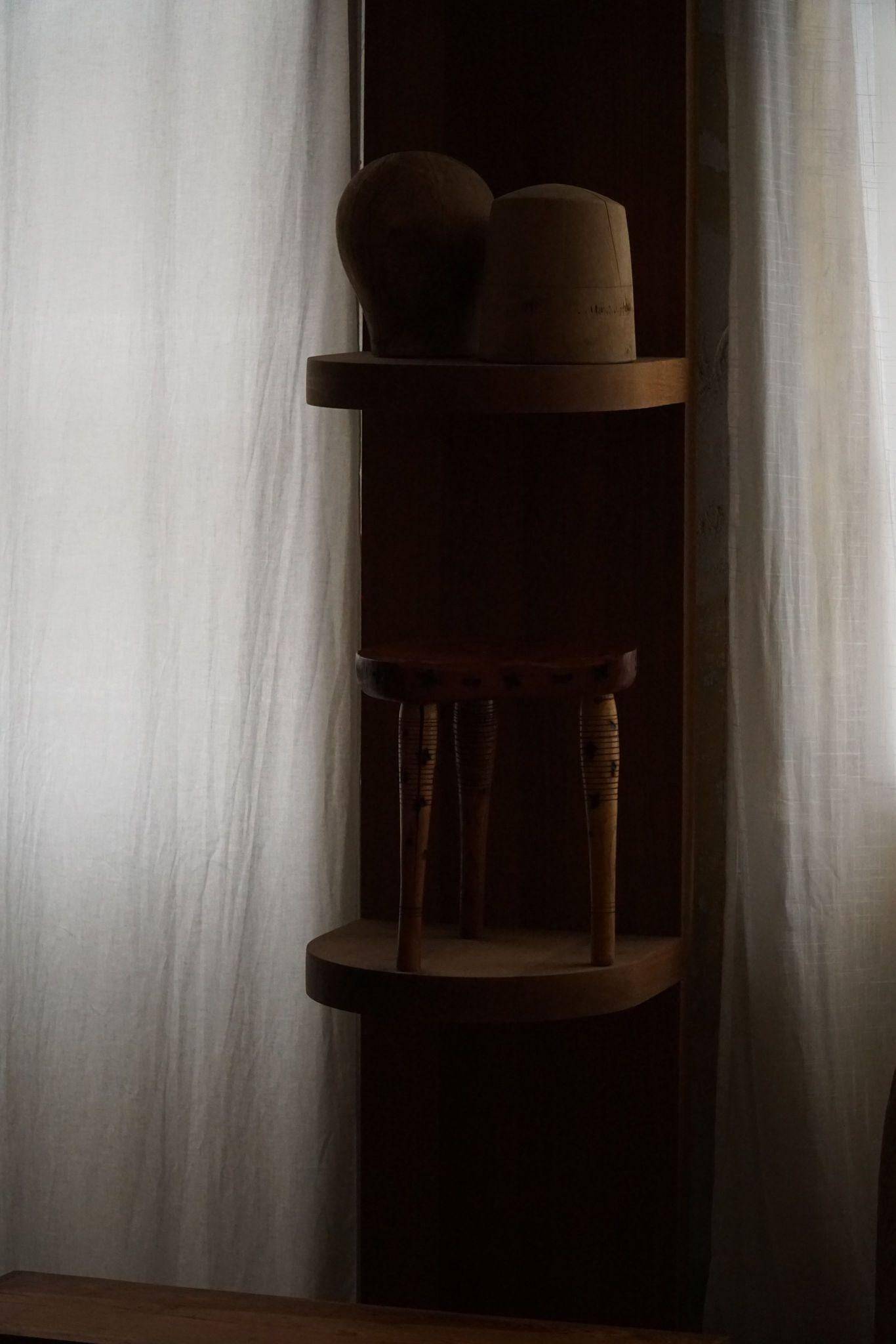 Primitive tripod stool in solid pine, modern Swedish style, from the 1950s.