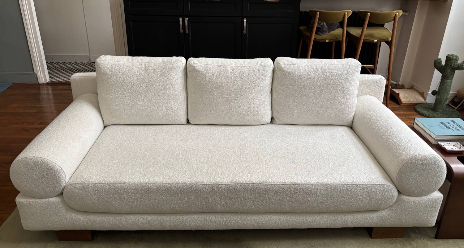 Canapé 3 places Omnight par NV Gallery en tissu bouclette blanche