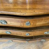 Commode en noyer de style louis xv,  du xix siècle.