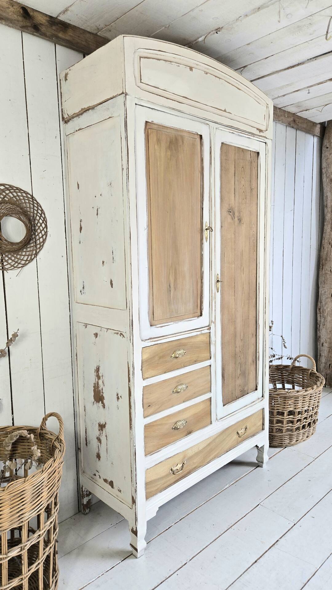 Armoire parisienne 