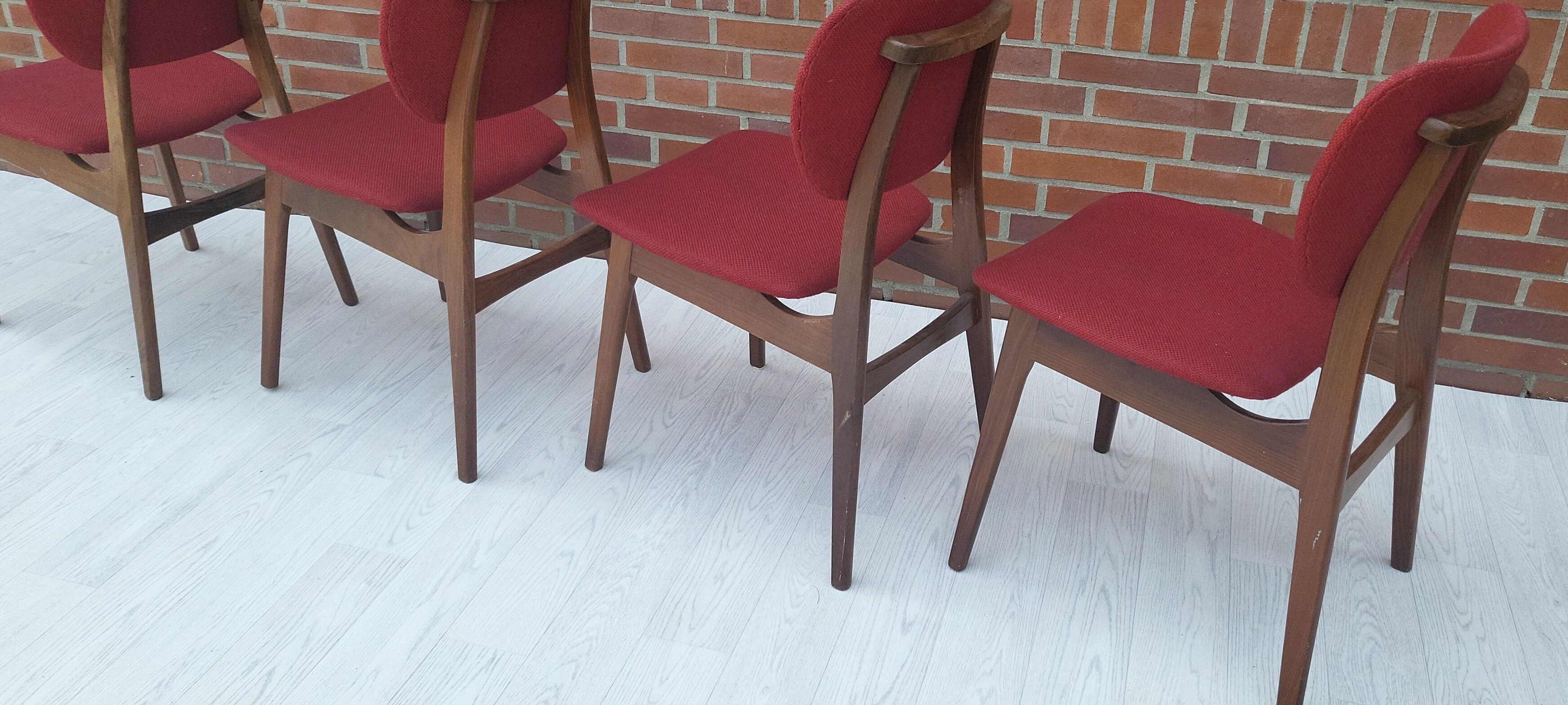 Lot of 4 middle century chairs
