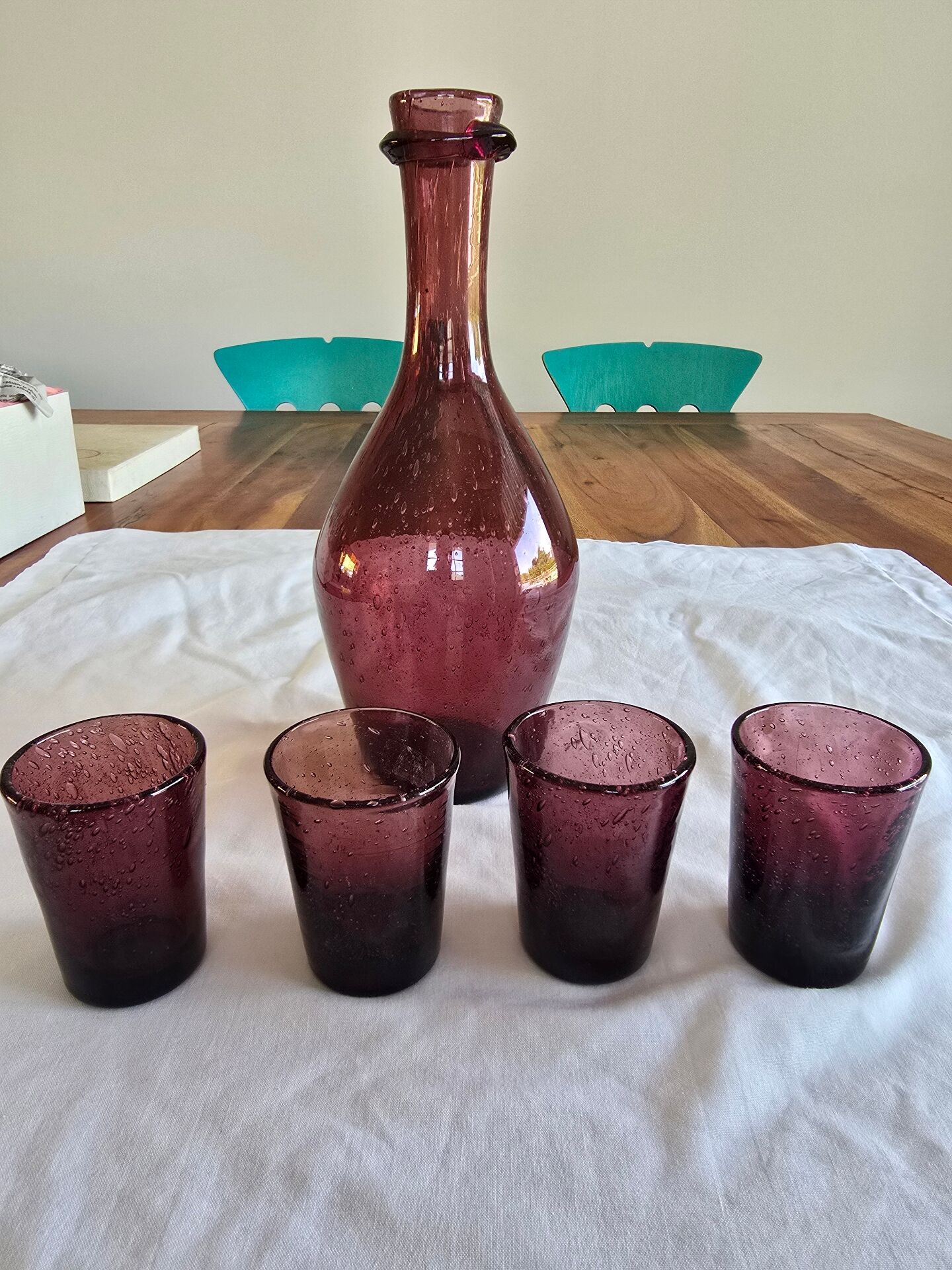 Service Verrerie de Biot, carafe et 4 verres en verre soufflé améthyste